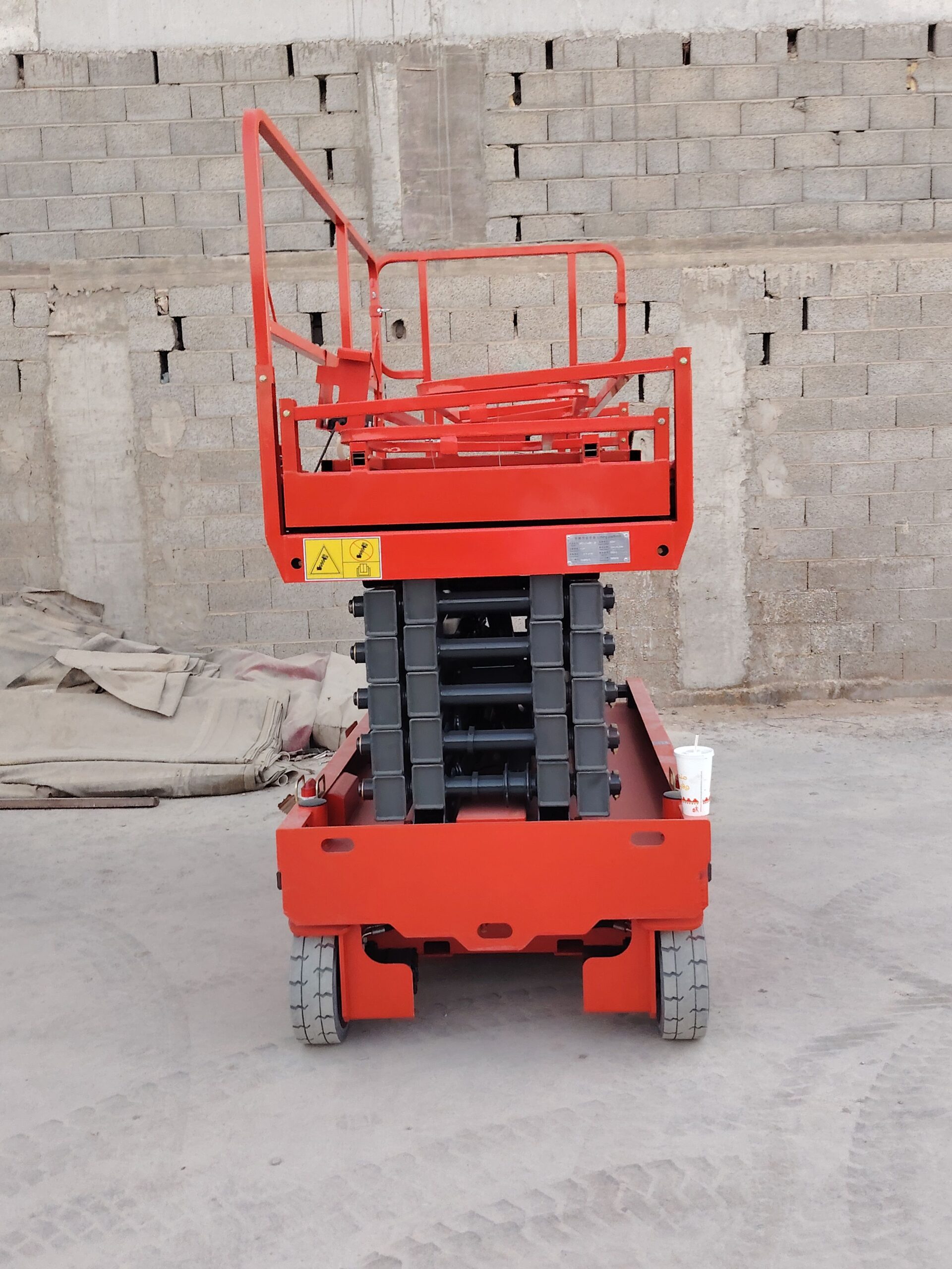 سيزرلفت رافعة مقصيه سقالات كهربائيه للايجار#055955