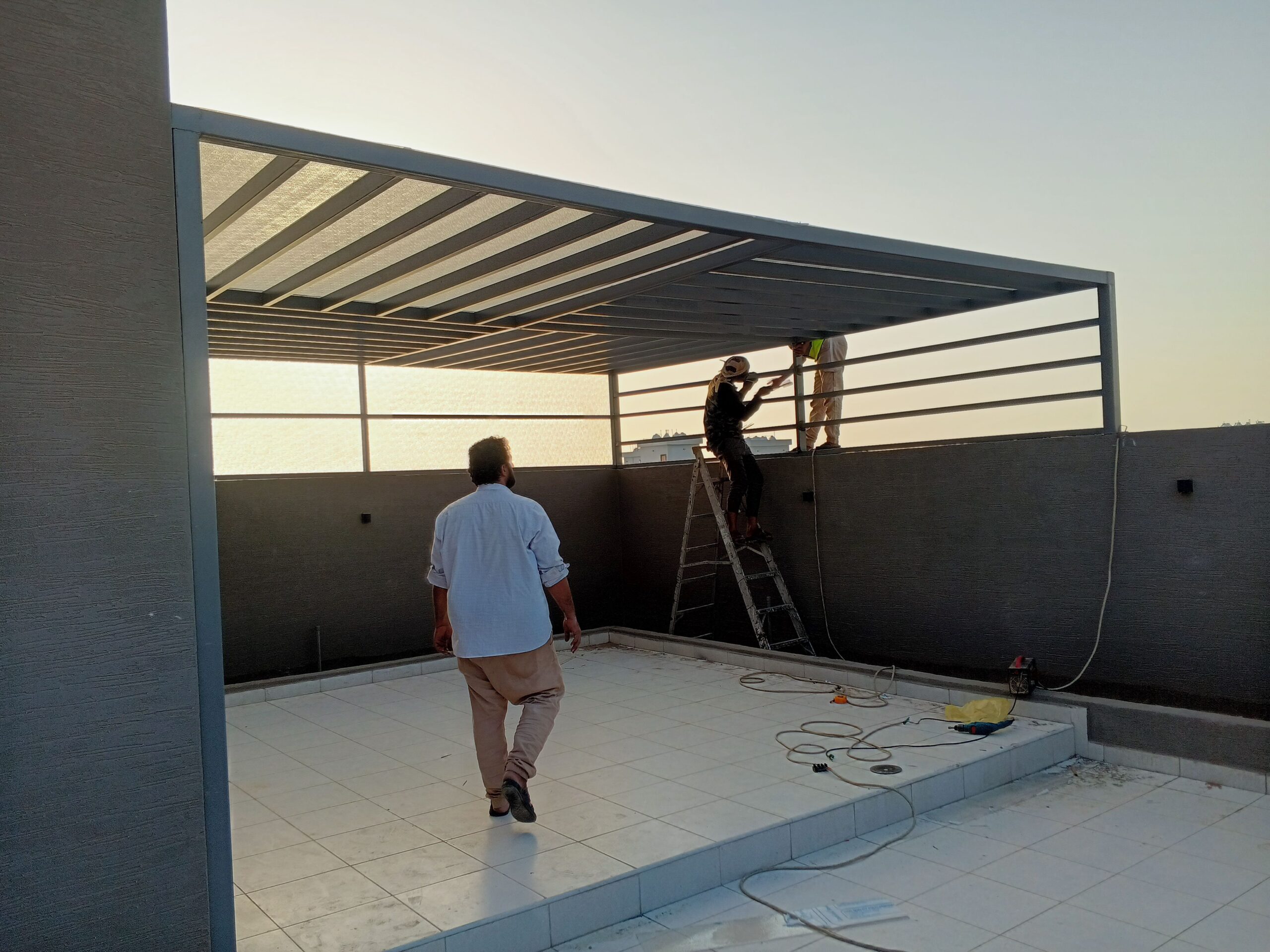 سندوتش بنل بناء غرف ملاحق ساندوتش بانل