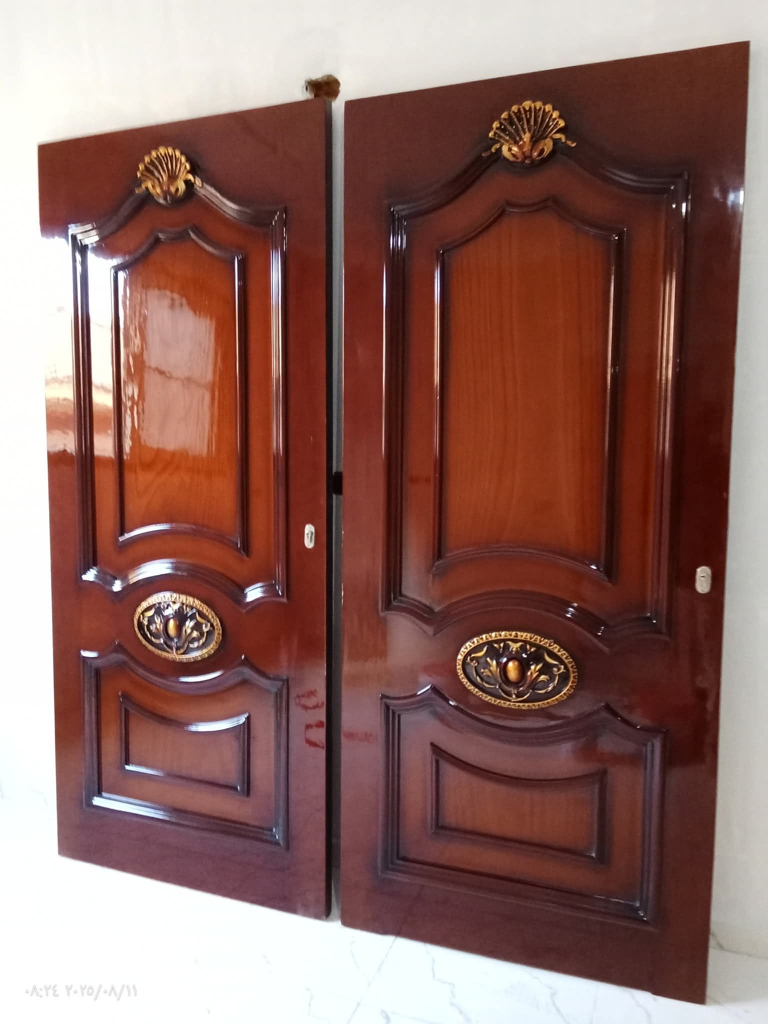 أبو ادهم لجميع دهانا الابواب الخشبيه والموبليات وا