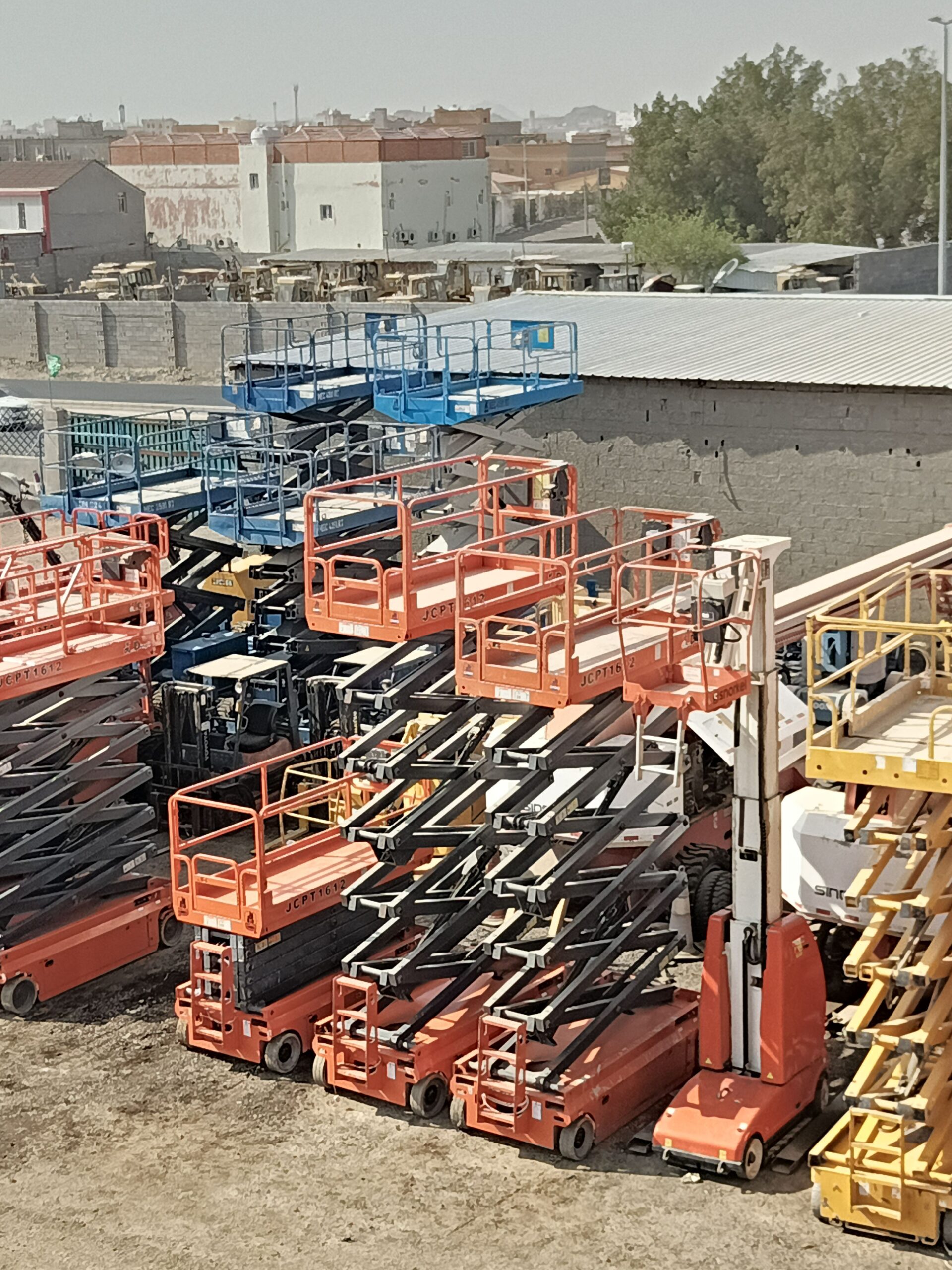 سيزر لفت ومان لفت وكرينات ورافعات شوكيه للاجار الي