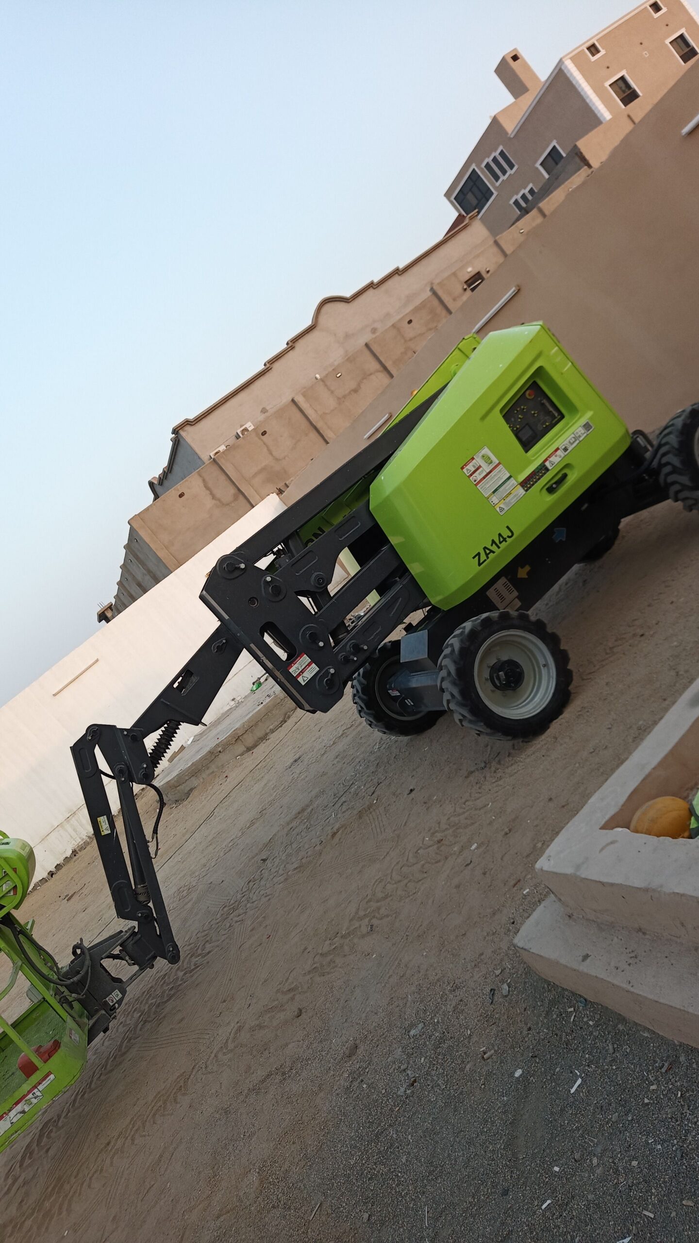 سيزر لفت ومان لفت ورافعات شوكيه وكرينات بجميع انوا