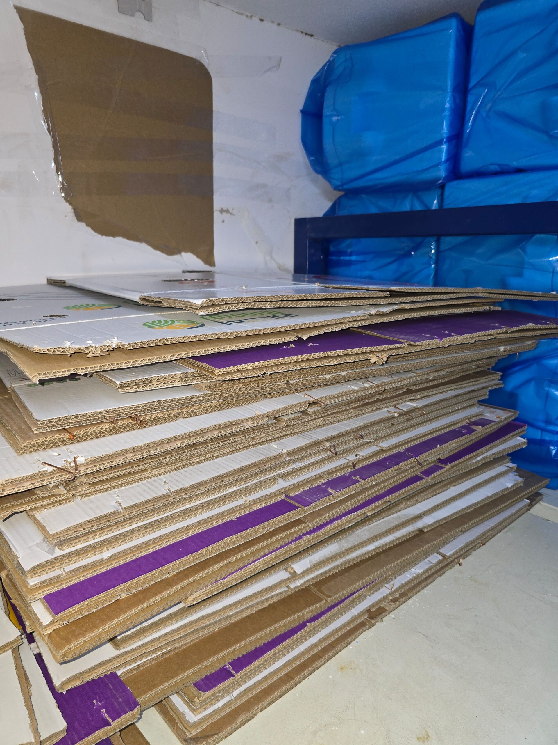 كراتين بيض فارغة نظيفة جدا لتعبئة ونقل العفش