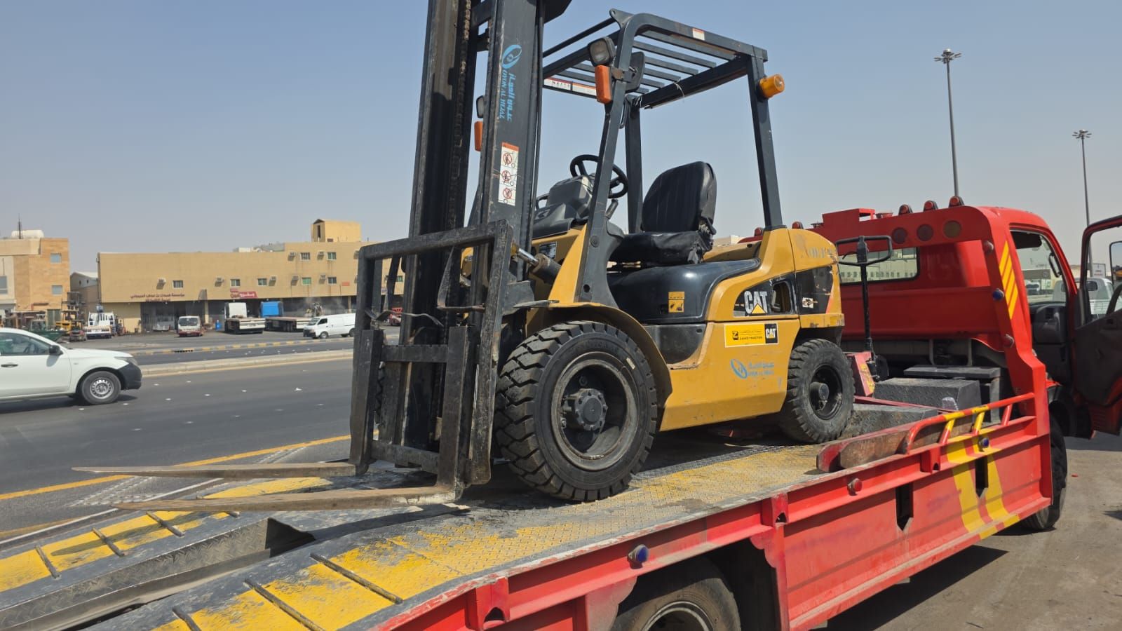 رافعه شوكيه للايجار بجميع الاحجام يومي وشهري الريا