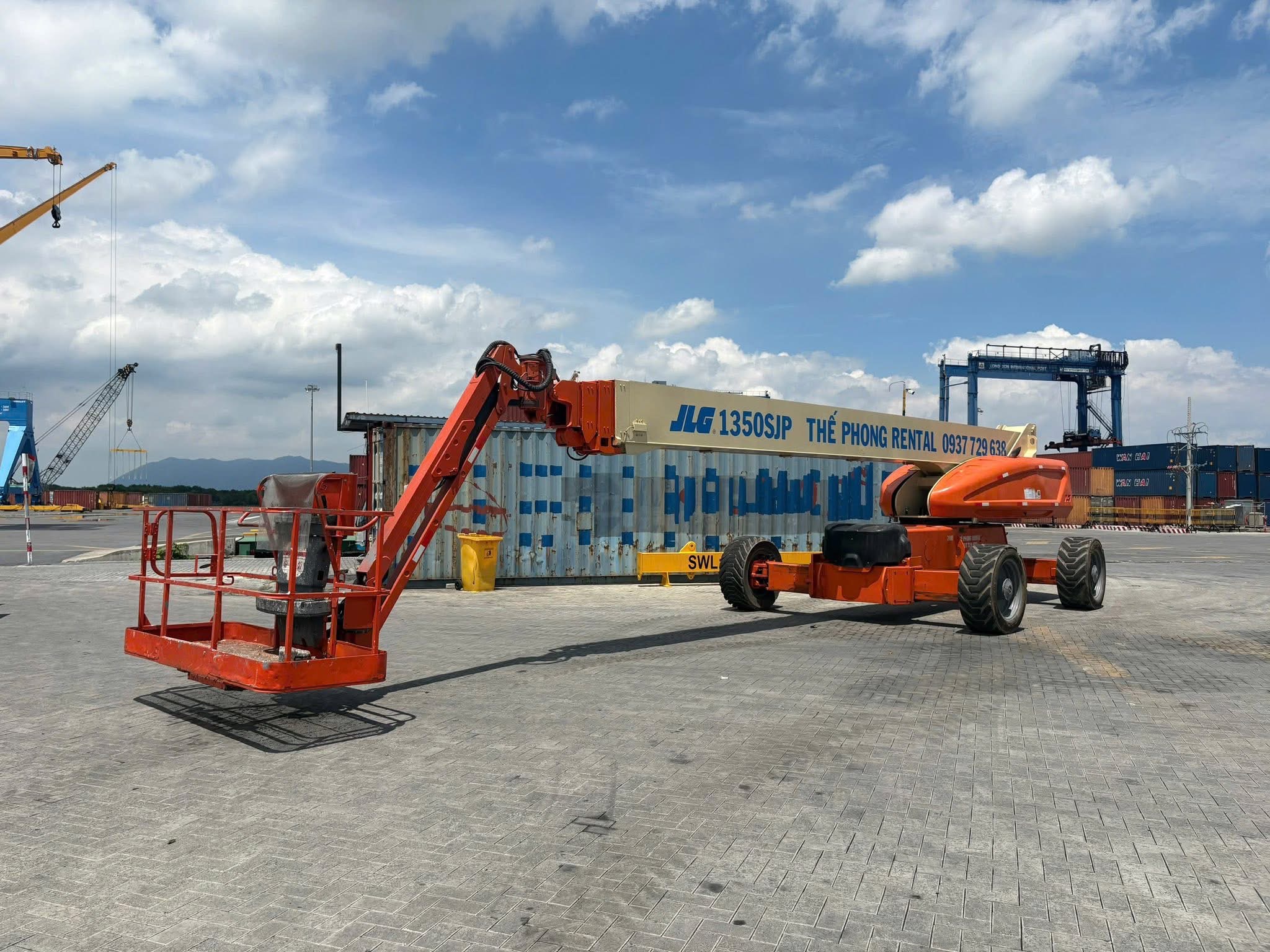 ايجار جميع انواع الروافع الشوكيه والكرينات والسيزر