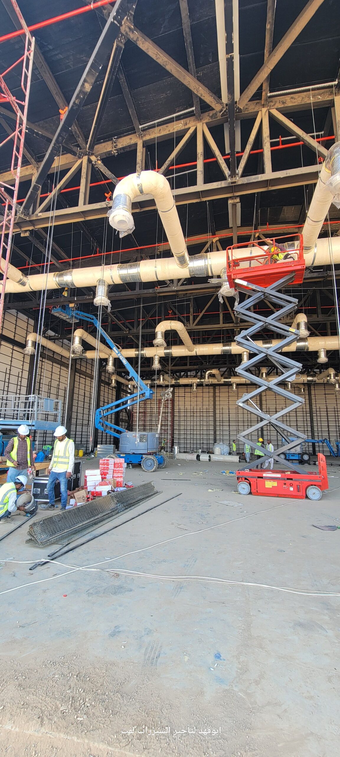 1. *سيزر لفت 6 متر*: موديل حديث للإيجار – ارتفاع 6