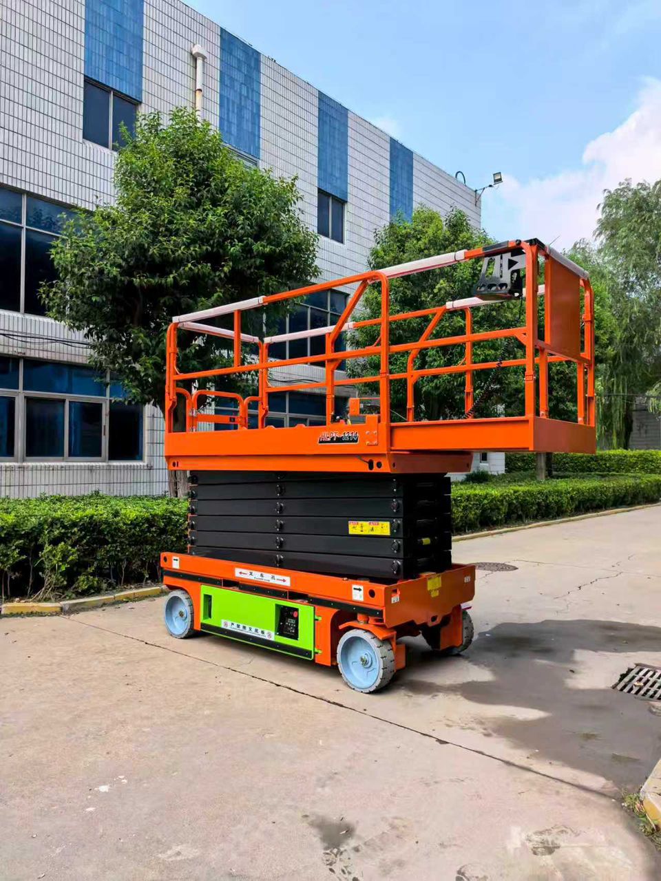 سيزر لفت ومان لفت وكرينات ورافعات شوكيه للاجار الي