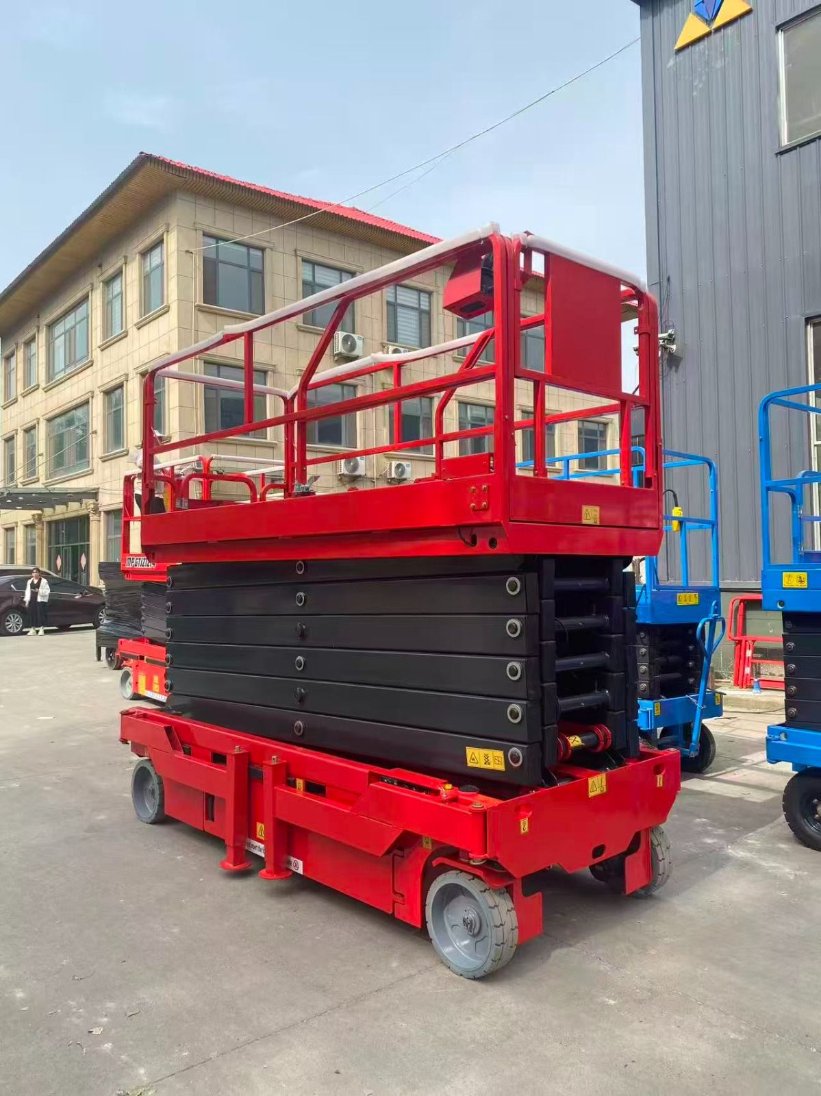 سيزر لفت ومان لفت وكرينات ورافعات شوكيه للاجار الي