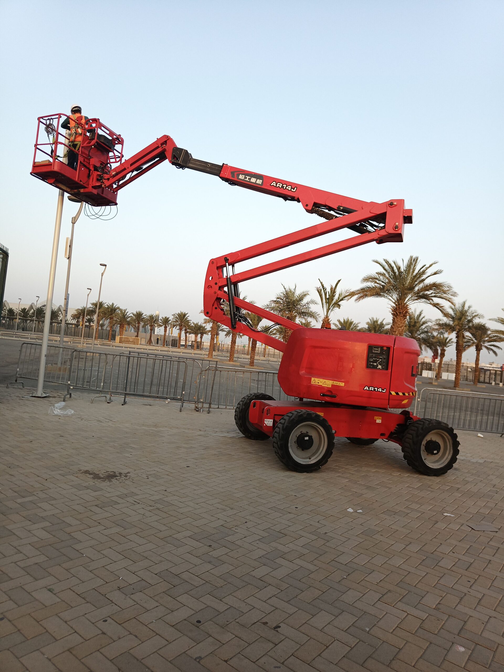 مان لفت وسيزر لفت وكرينات ورافعات شوكيه للاجار