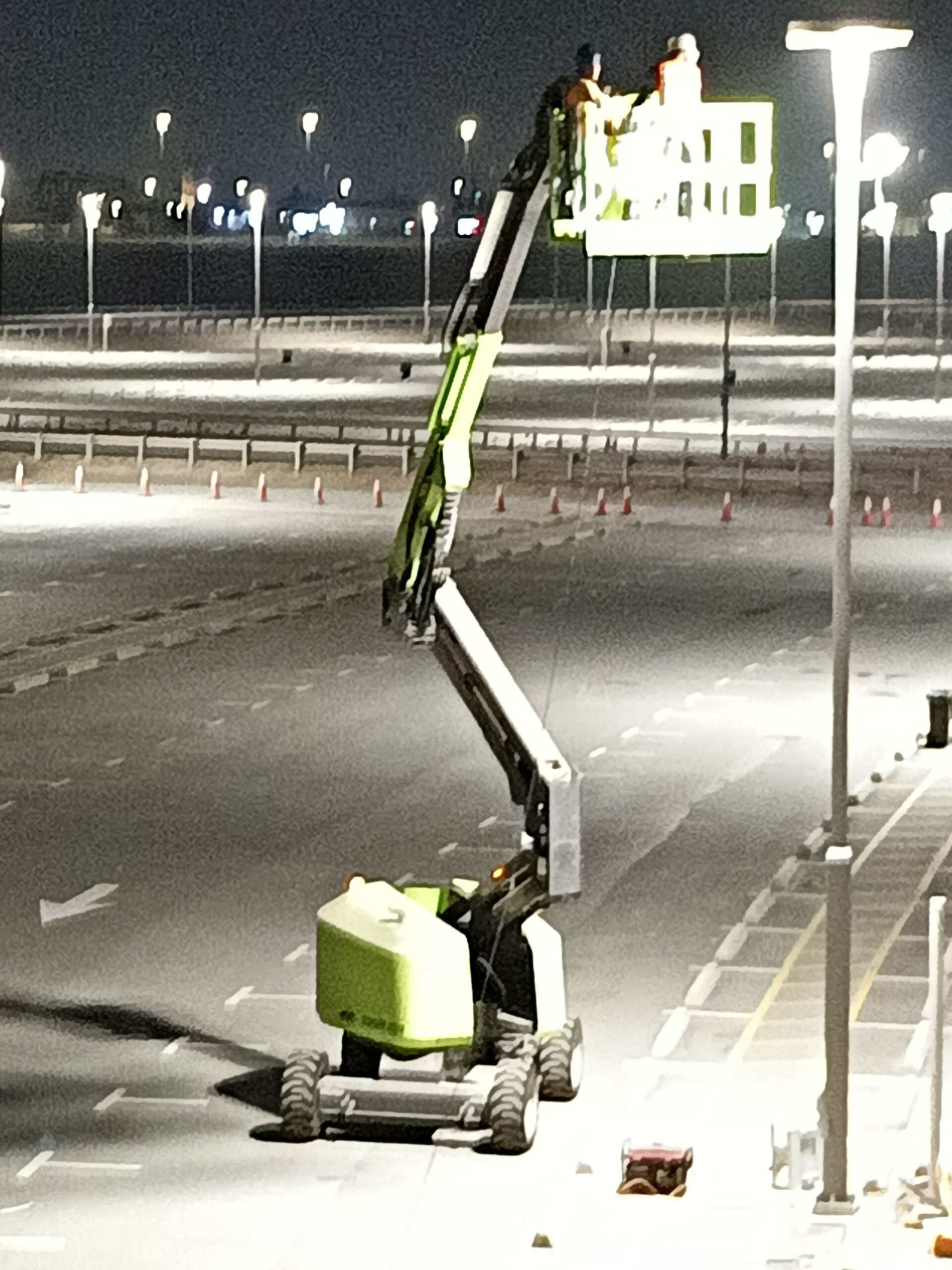 مان لفت للايجار اليومي والشهري وسيزرات لفت للايجار