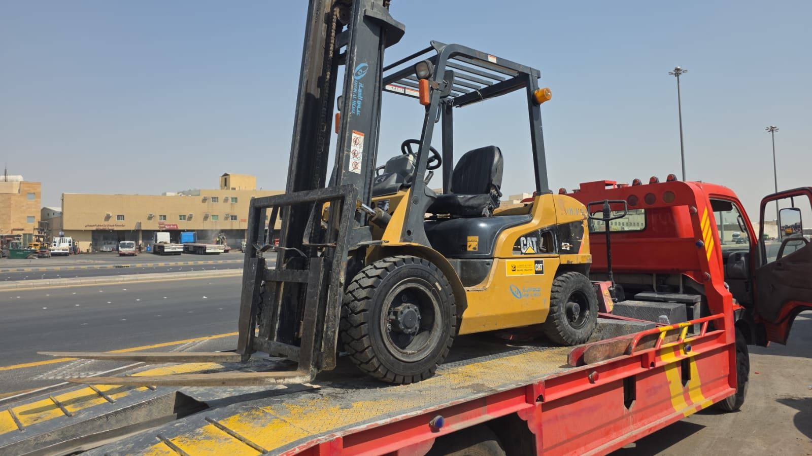 رافعه شوكيه للايجار بجميع الاحجام يومي وشهري الريا