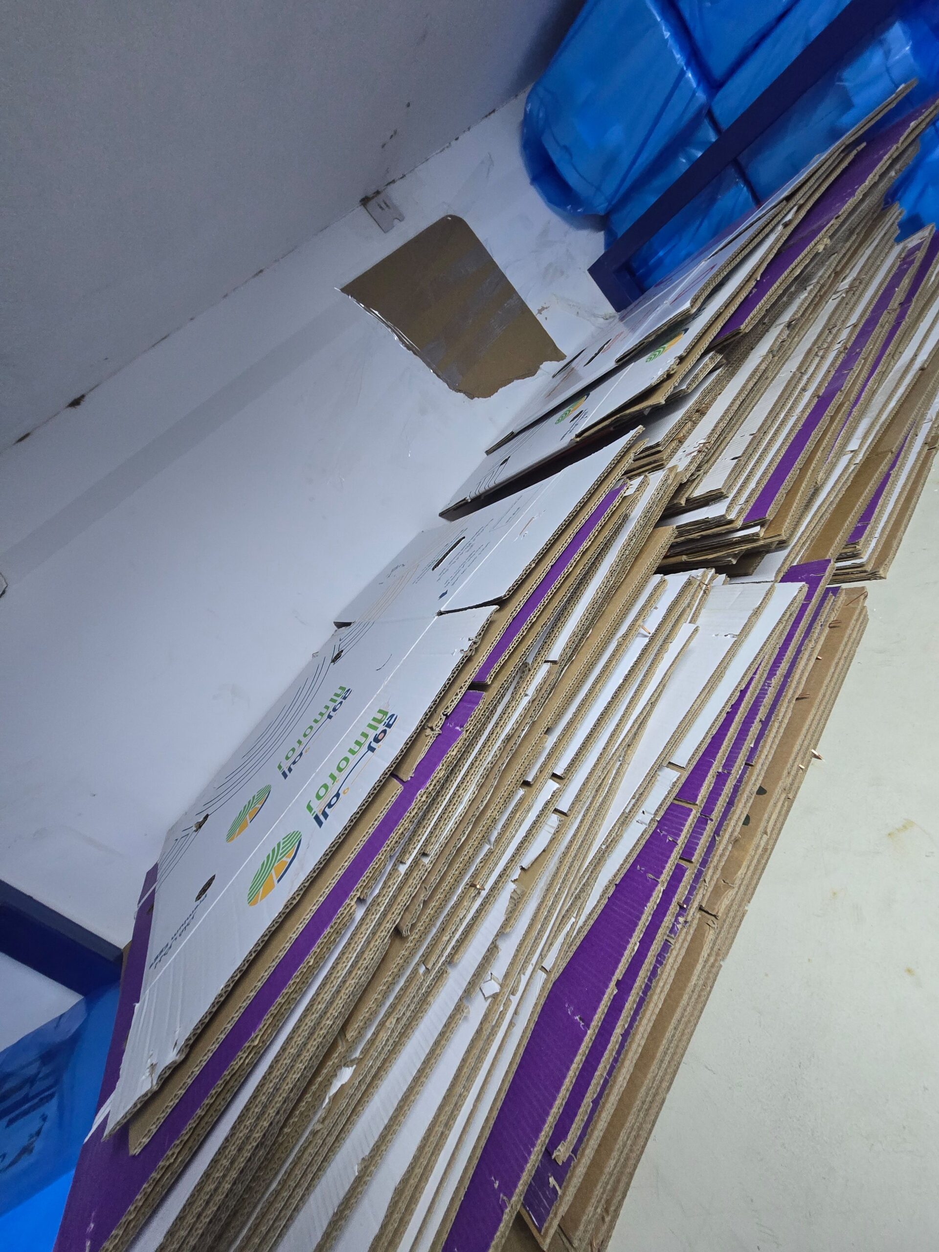 كراتين بيض فارغة نظيفة جدا لتعبئة ونقل العفش