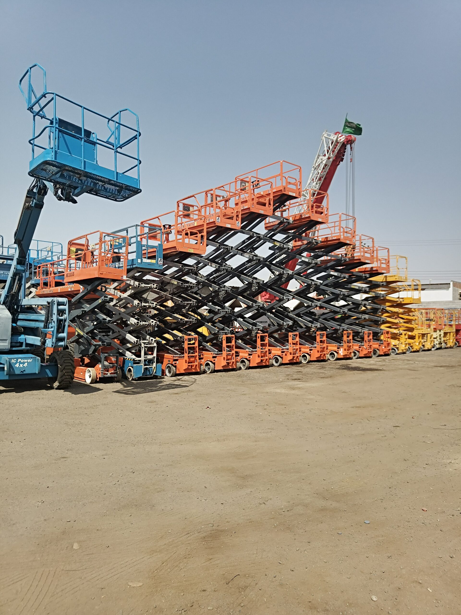 سيزر لفت للايجار اليومي والشهري ورافعات شوكيه كرين