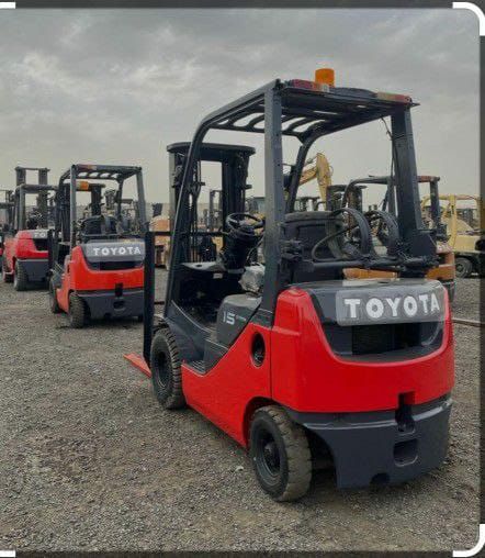 رافعات شوكية للإيجار من 1.5طن وحتى 16طن . مع انجاز