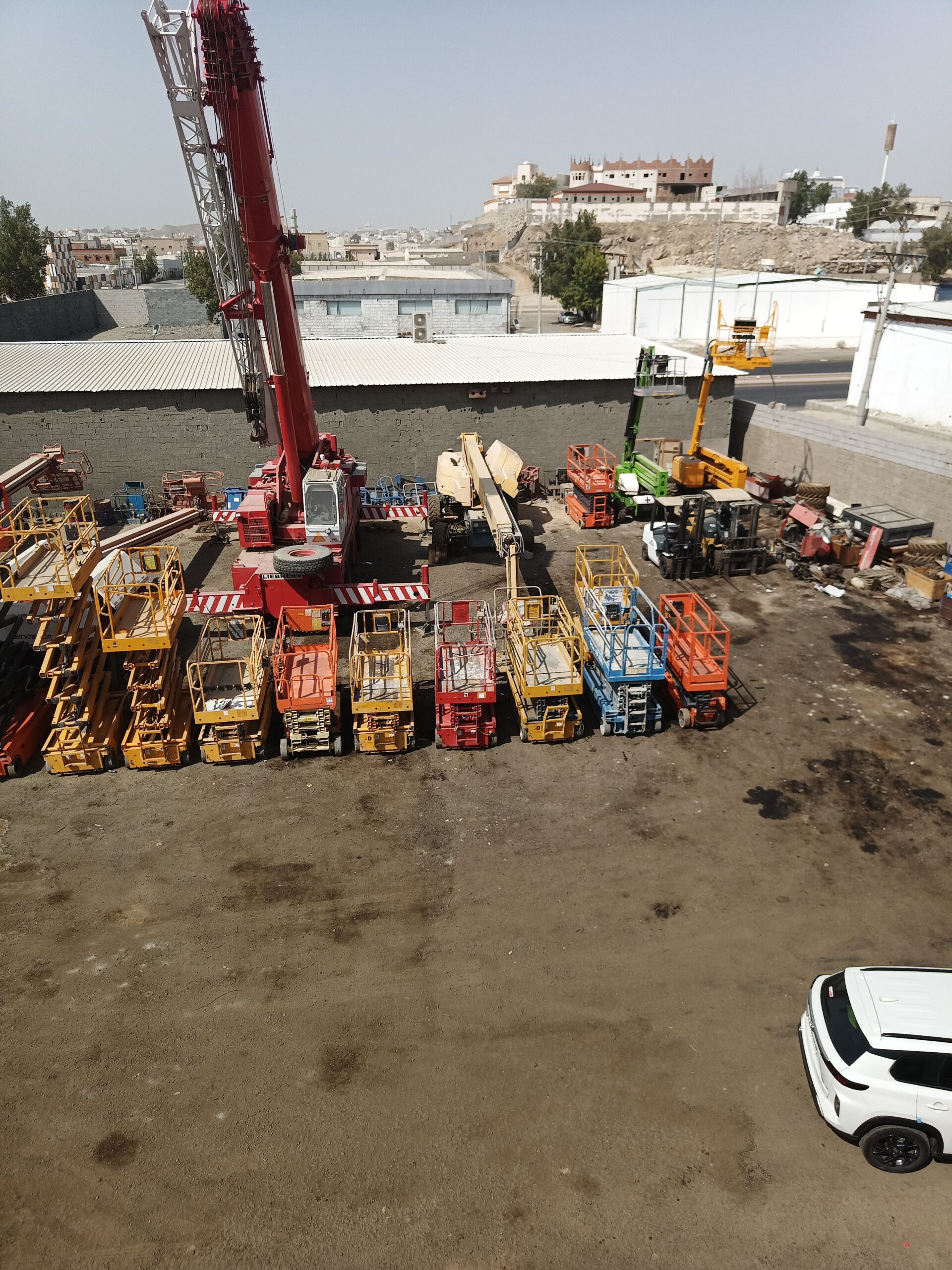 سيزر لفت للايجار اليومي والشهري ومان لفت وكرينات