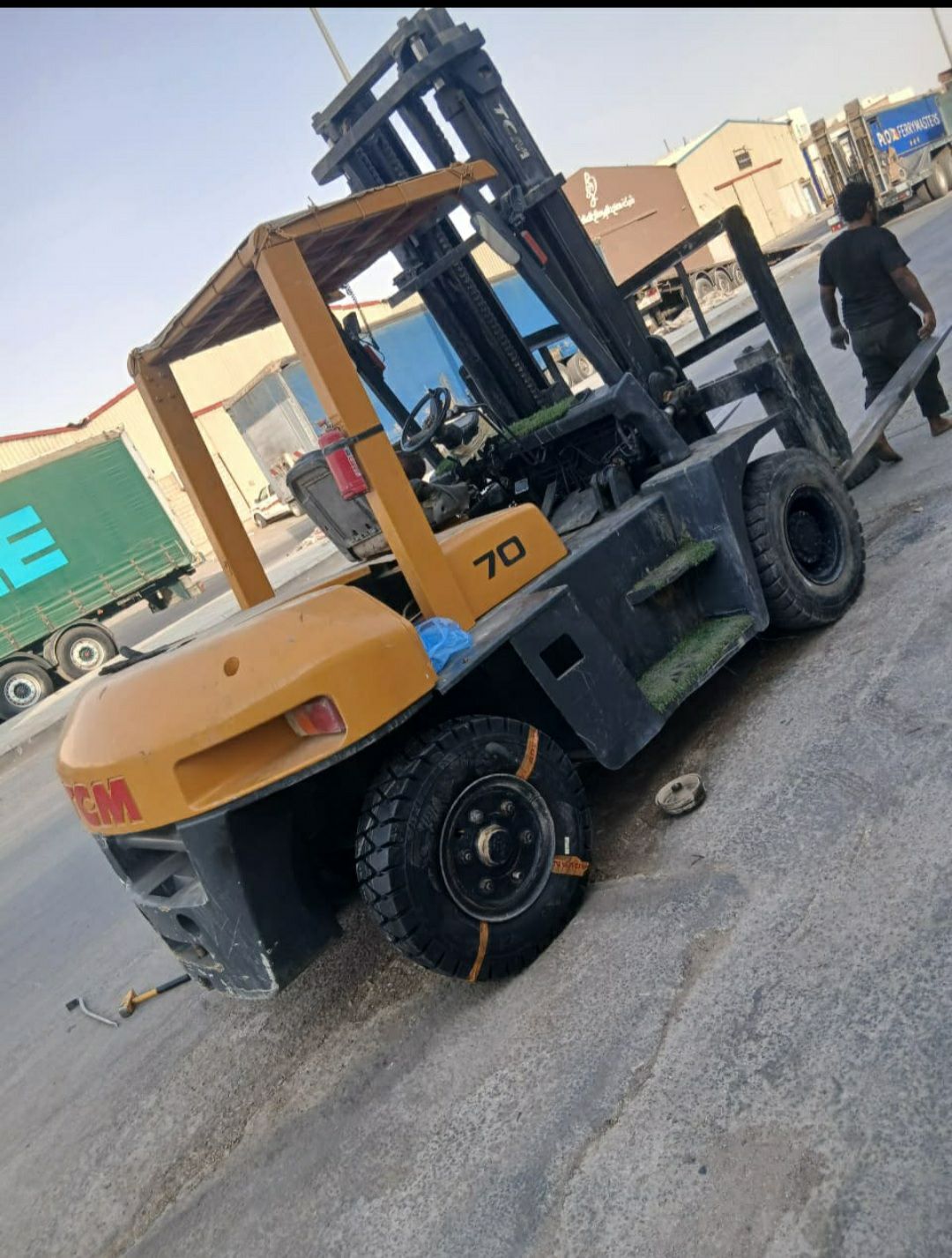 رافعات شوكية للإيجار من 1.5طن وحتى 16طن . مع انجاز