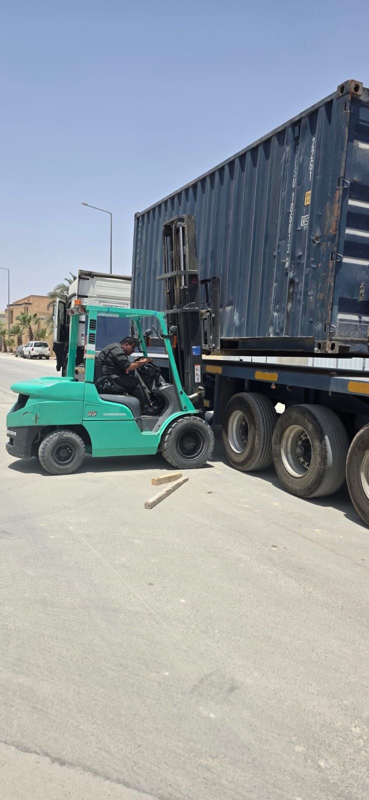 رافعات شوكيه للايجار بجميع الاحجام يومي وشهري مع ا