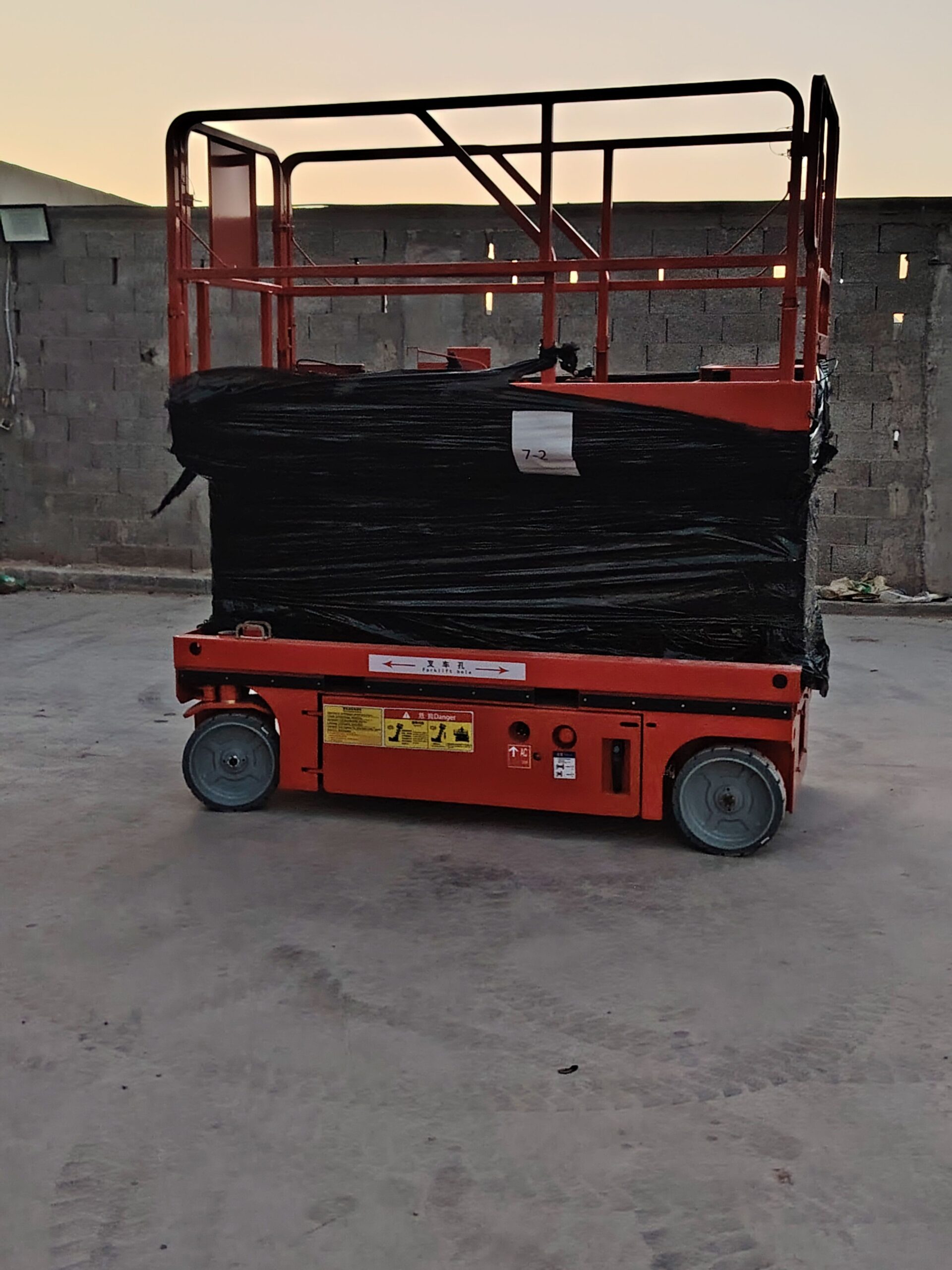 سيزرلفت مان لفت رافعات عمال رافعات مقصيه للإيجار