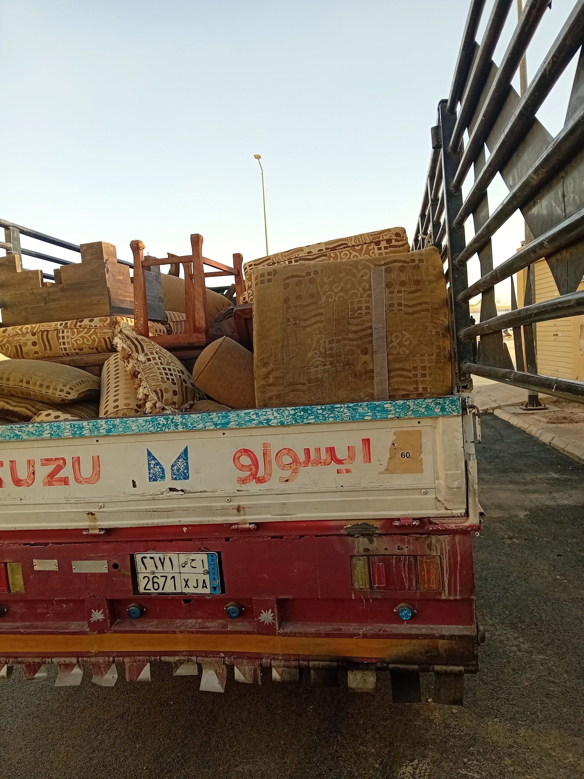 دينا تشيل اثاث مستعمل بالرياض اللياخزون الأثاث الق