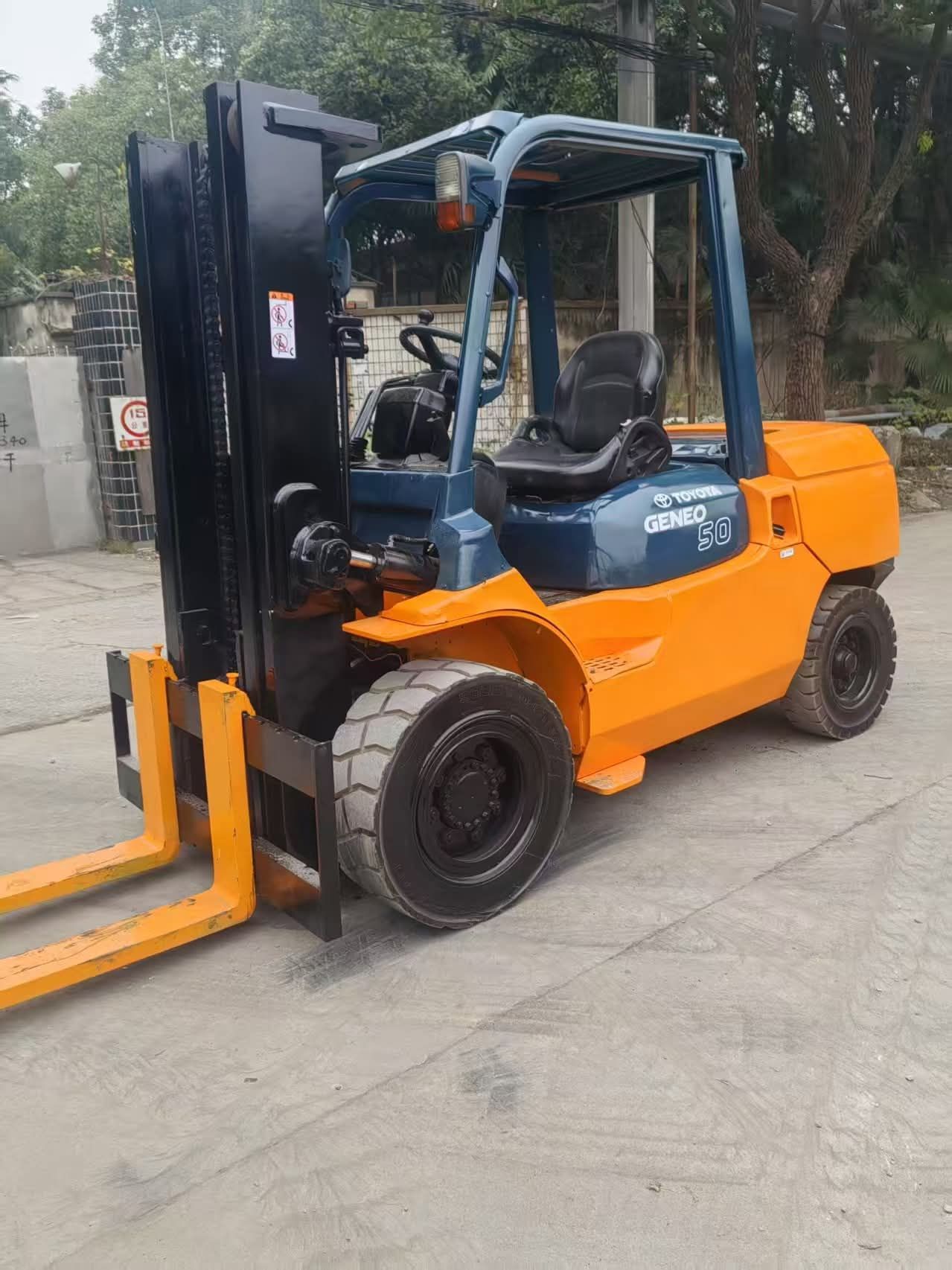 سيزر لفت روافع شوكية للإيجار رافعة شوكية للايجار ب