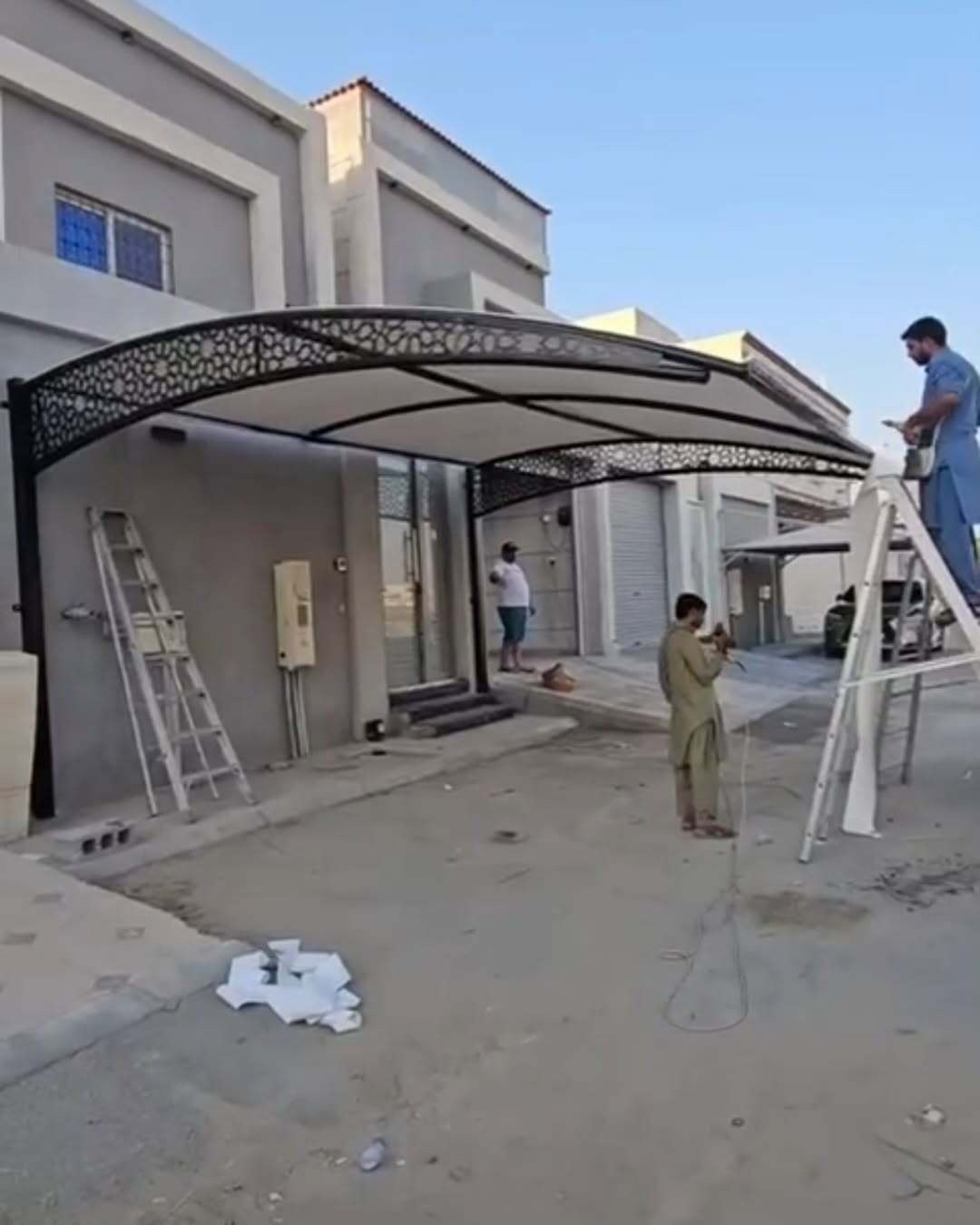 مضلات مواقف سيارات خارجية وداخلية