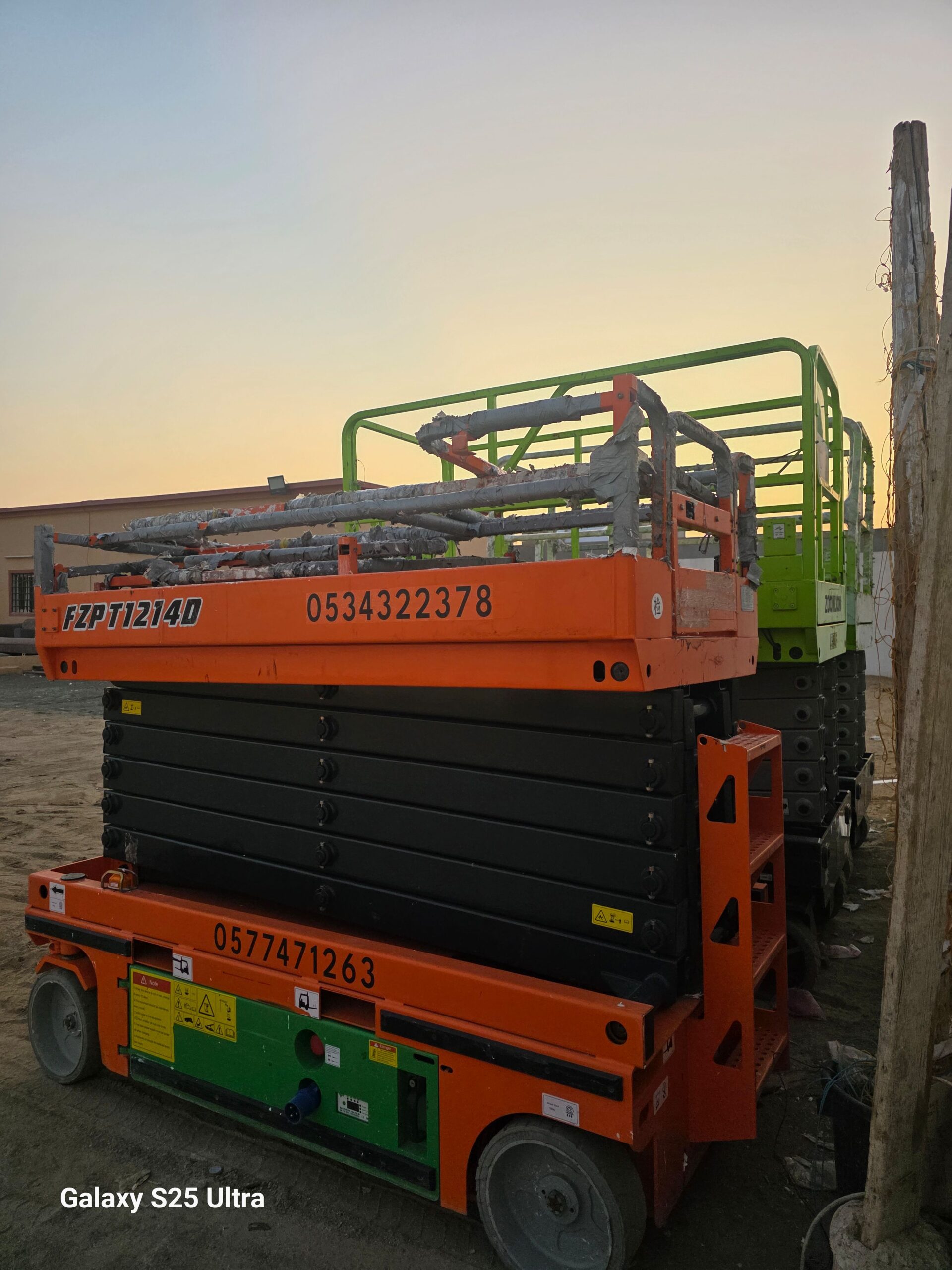 متوفر لدينا سيزر لفت ورافعات مقصية وسقالات كهربائي