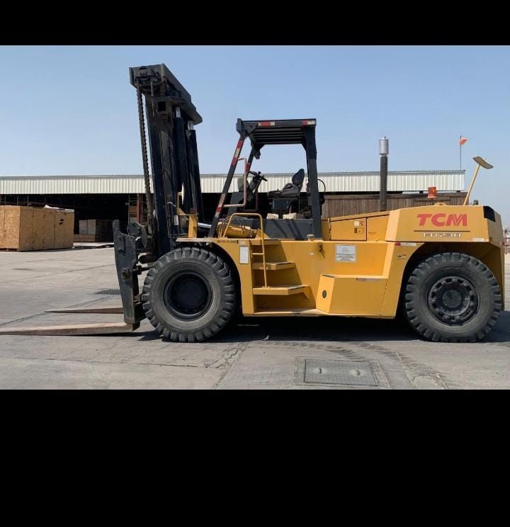 جي سي بي للإيجار تلي هندر ومانلفت وبوم تراك وسيزر