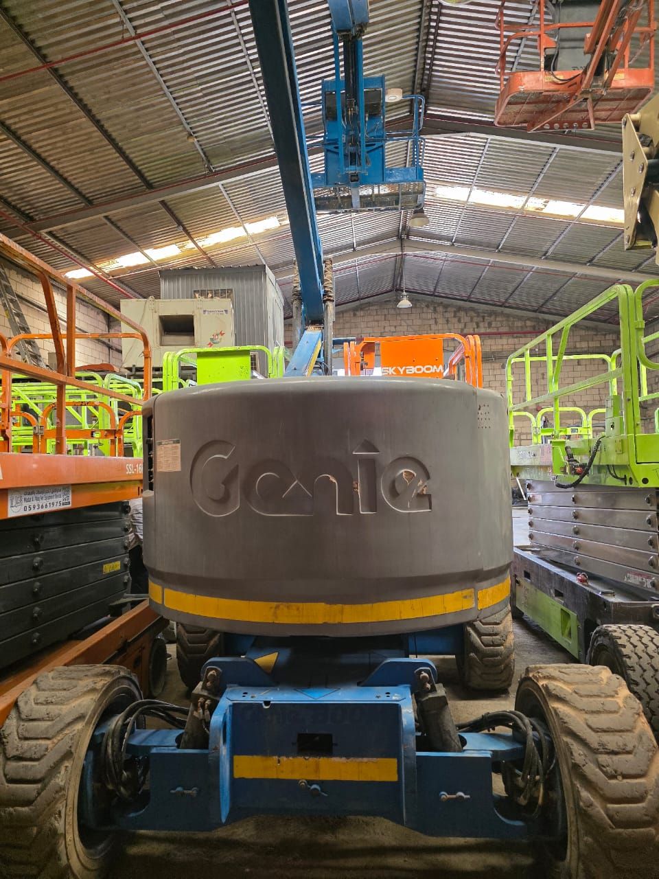 جي سي بي للإيجار تلي هندر ومانلفت وبوم تراك وسيزر