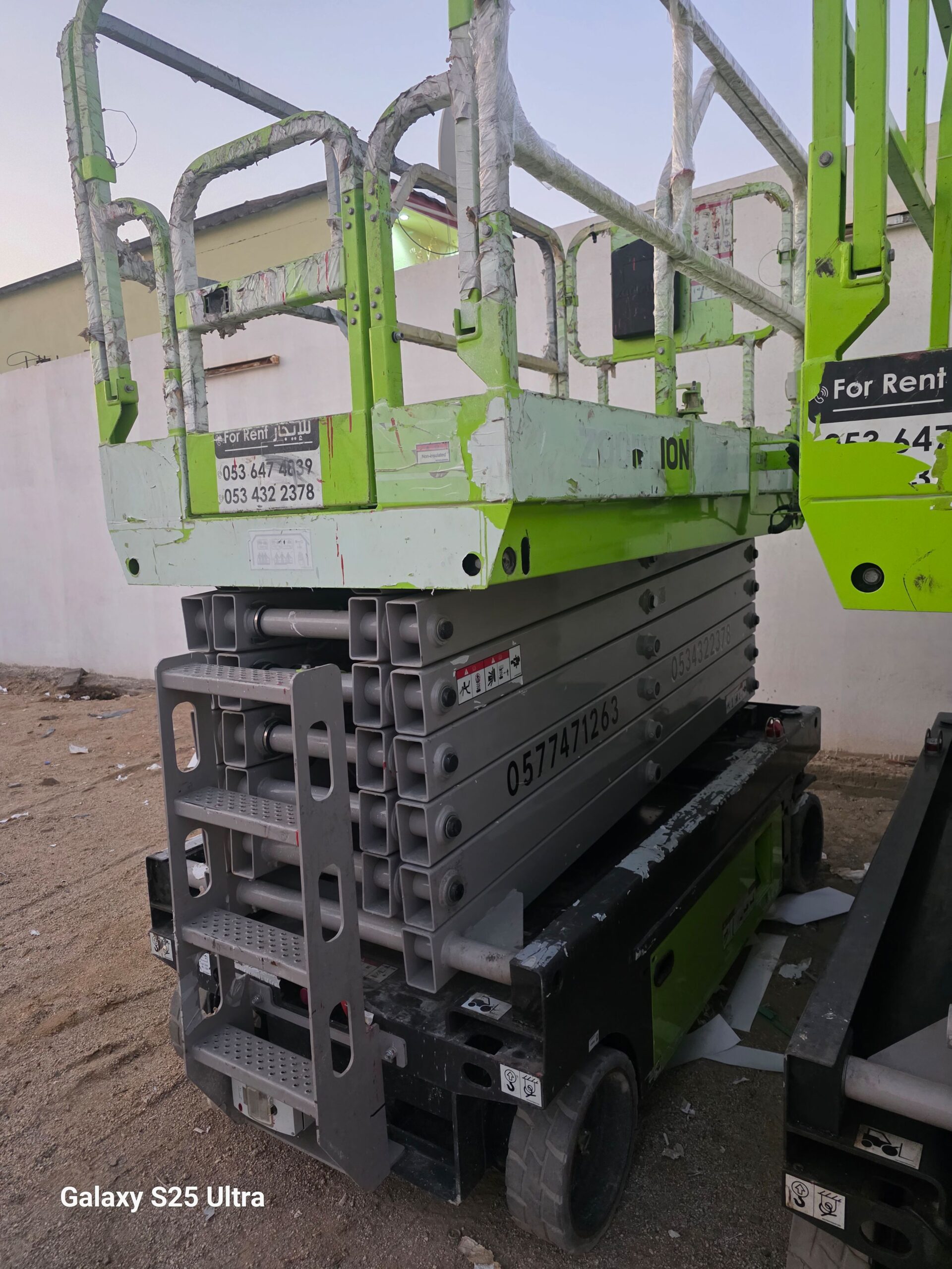 متوفر لدينا سيزر لفت ورافعات مقصية وسقالات كهربائي