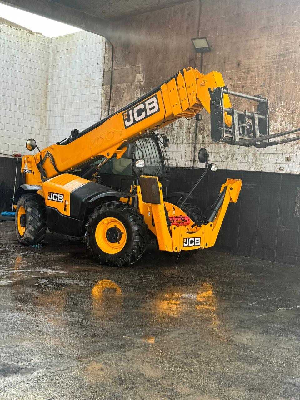 تأجير رافعات ومانلفت وسيزلفت وكرين وتليهندر وجي سي