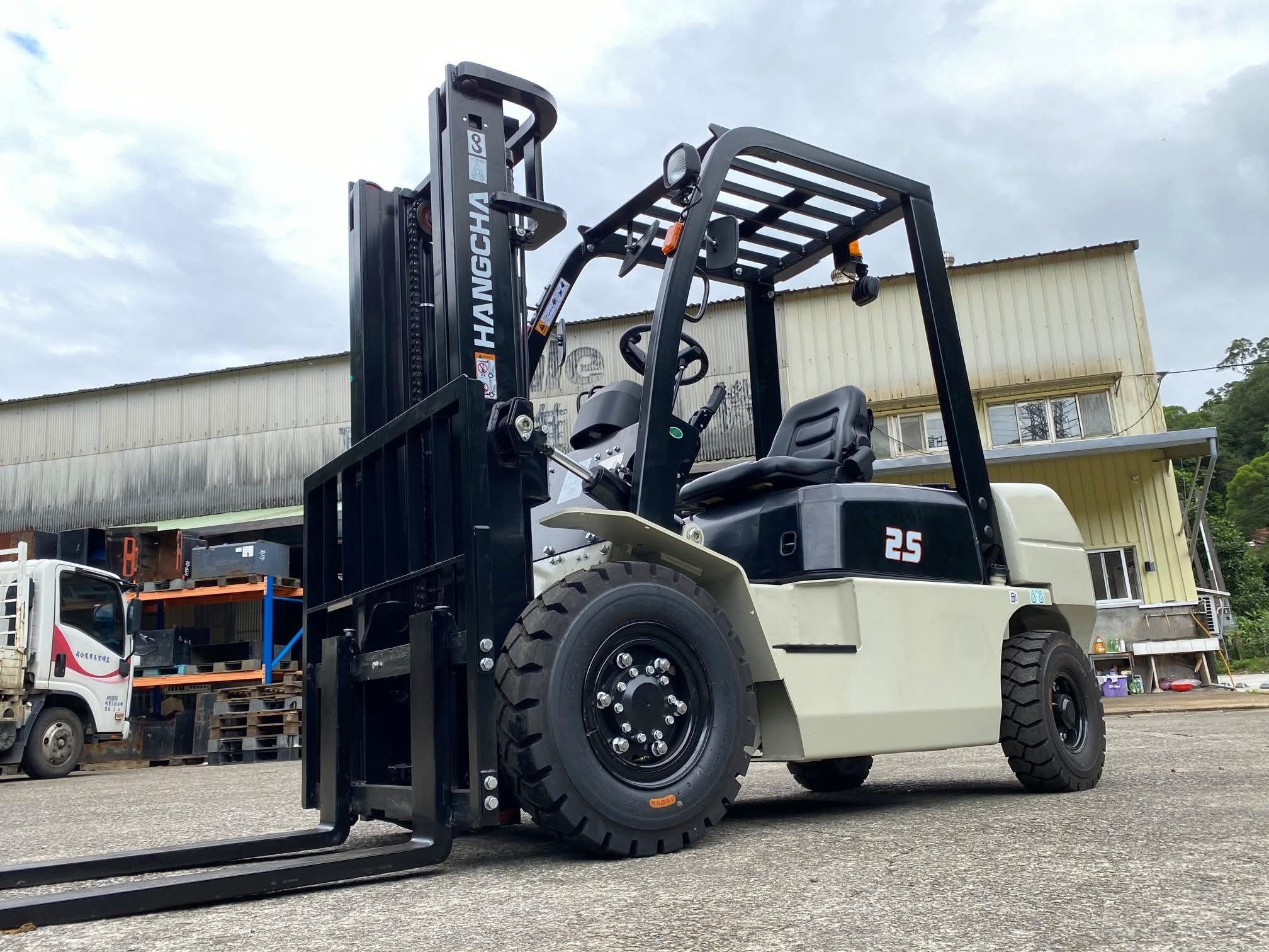 سيزر لفت روافع شوكية للإيجار رافعة شوكية للايجار ب