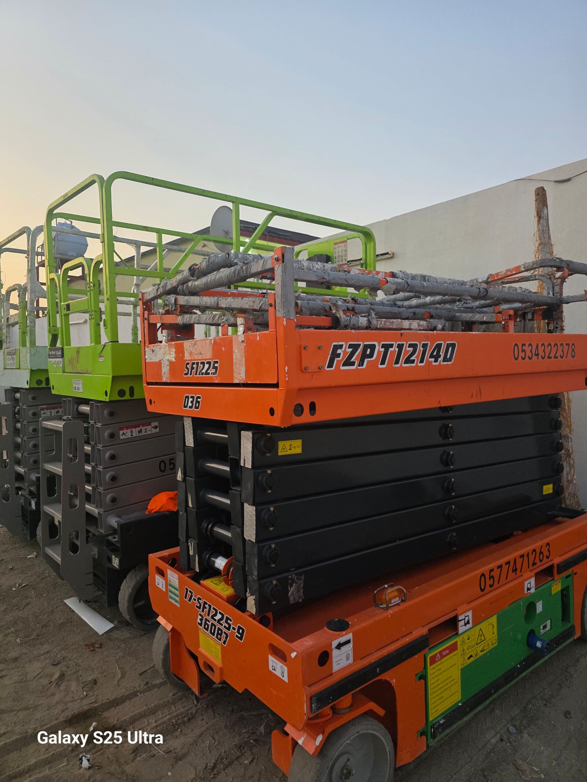 متوفر لدينا سيزر لفت ورافعات مقصية وسقالات كهربائي