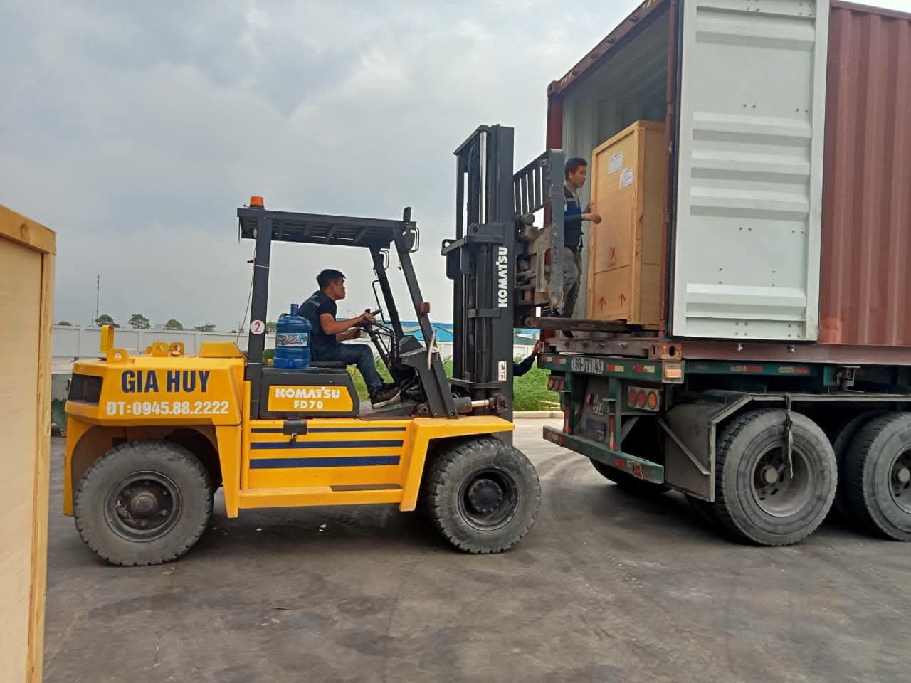 سيزر لفت روافع شوكية للإيجار رافعة شوكية للايجار ب