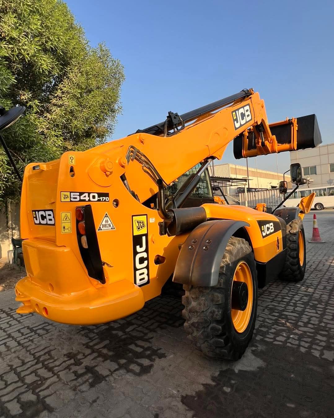 كرين جميع الاحجار للايجار سيزرلفت مانلفت رافعة مقص