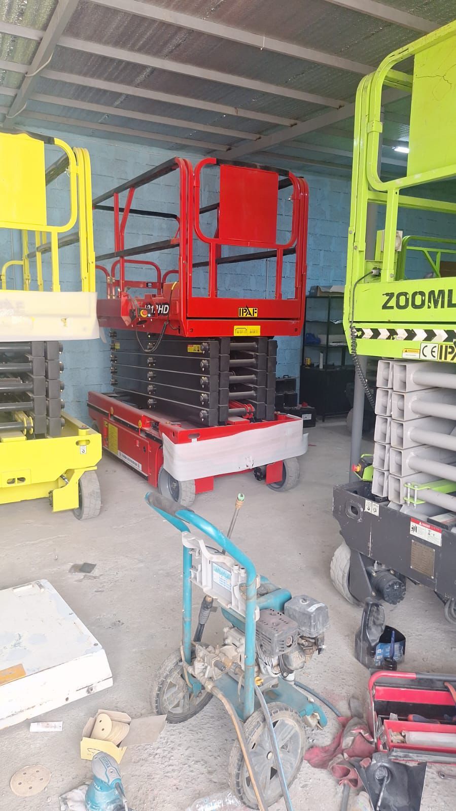 سقالات كهربائيّة 14متر للايجار