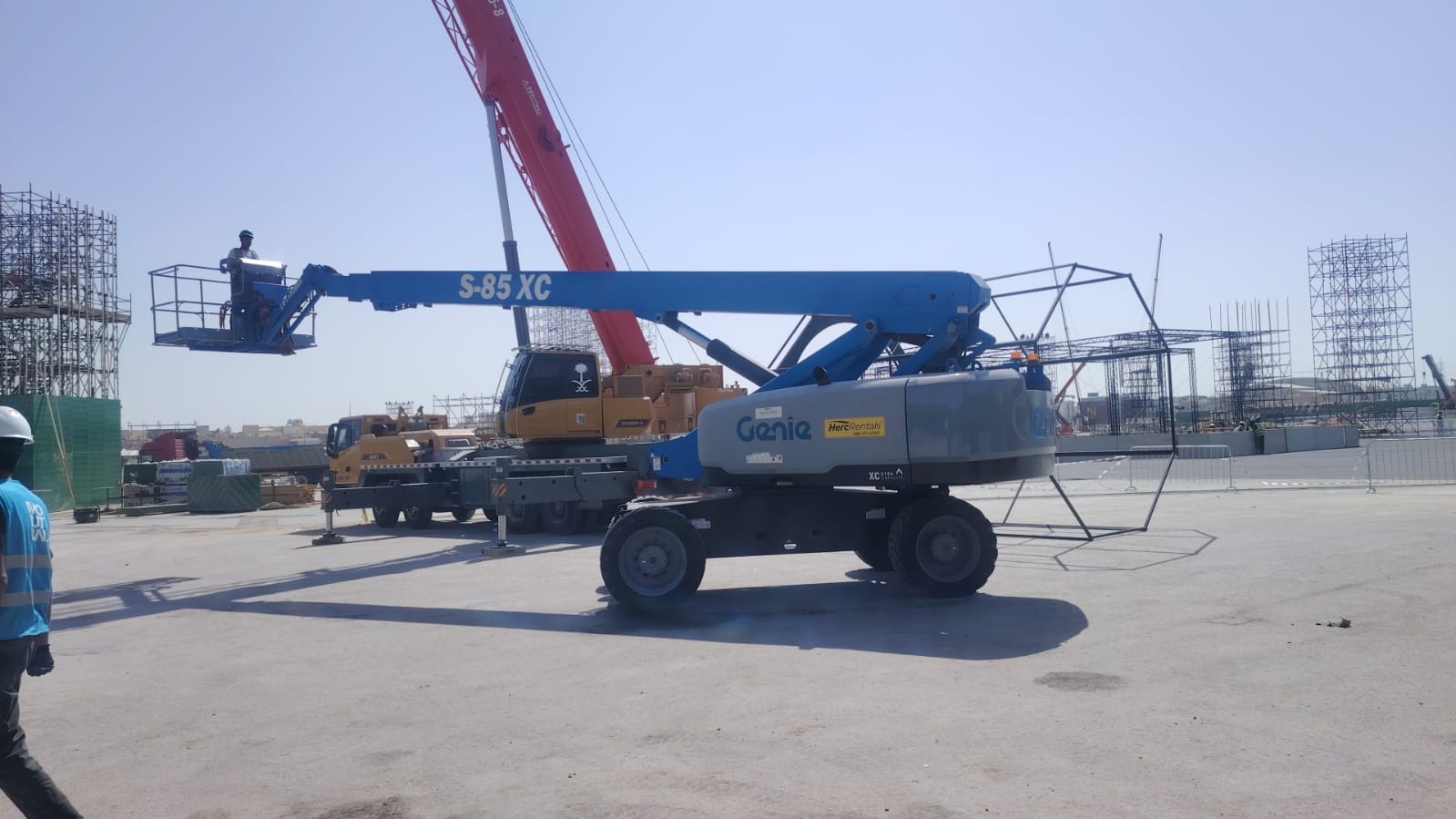 جي سي بي كرينات مان لفت زيزر لفت