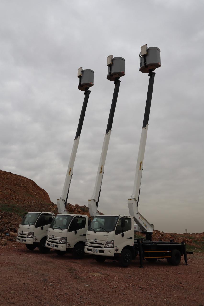 تأجير رافعات ومانلفت وسيزلفت وكرين وتليهندر وجي سي