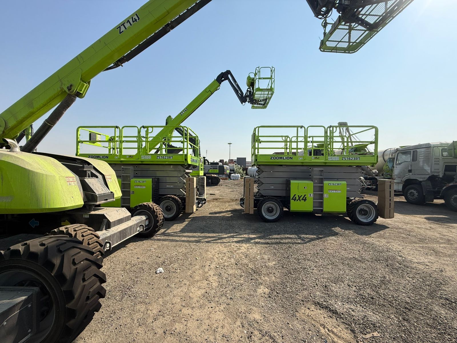 رافعات مقصيه سقالات كهربائيّة 12متر 18متر للايجار