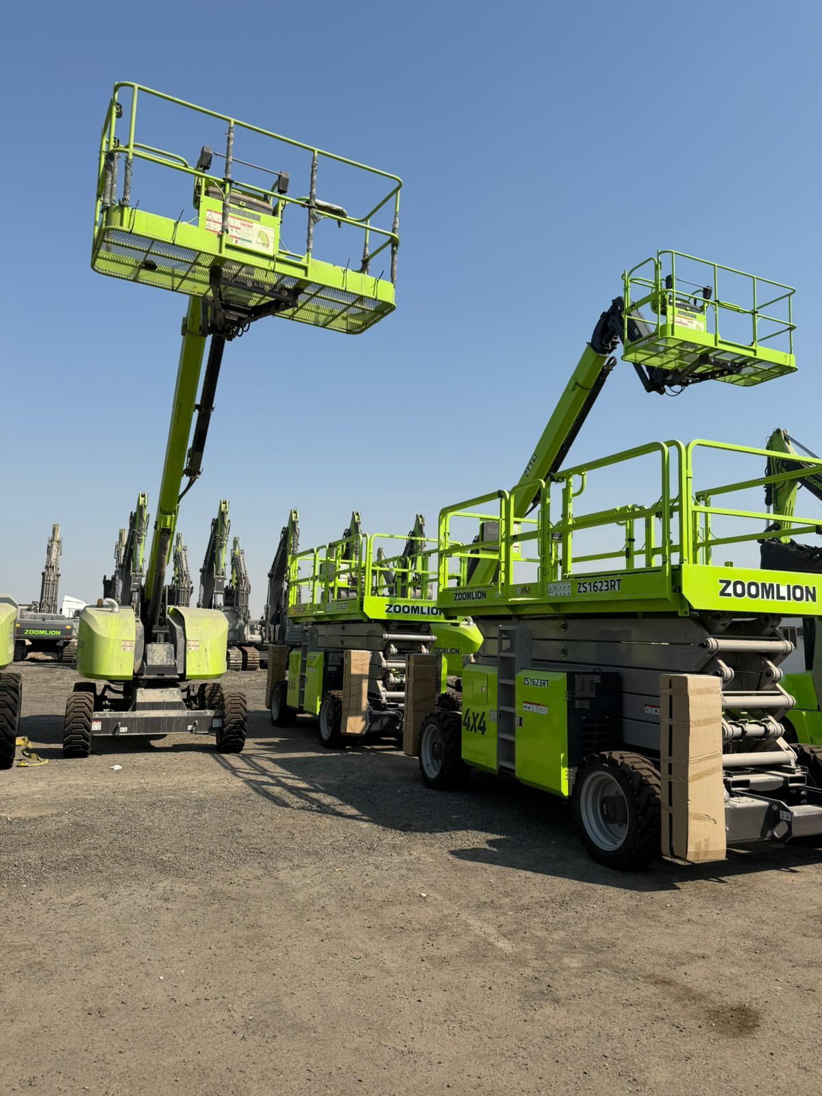 رافعات مقصيه سقالات كهربائيّة 12متر 18متر للايجار