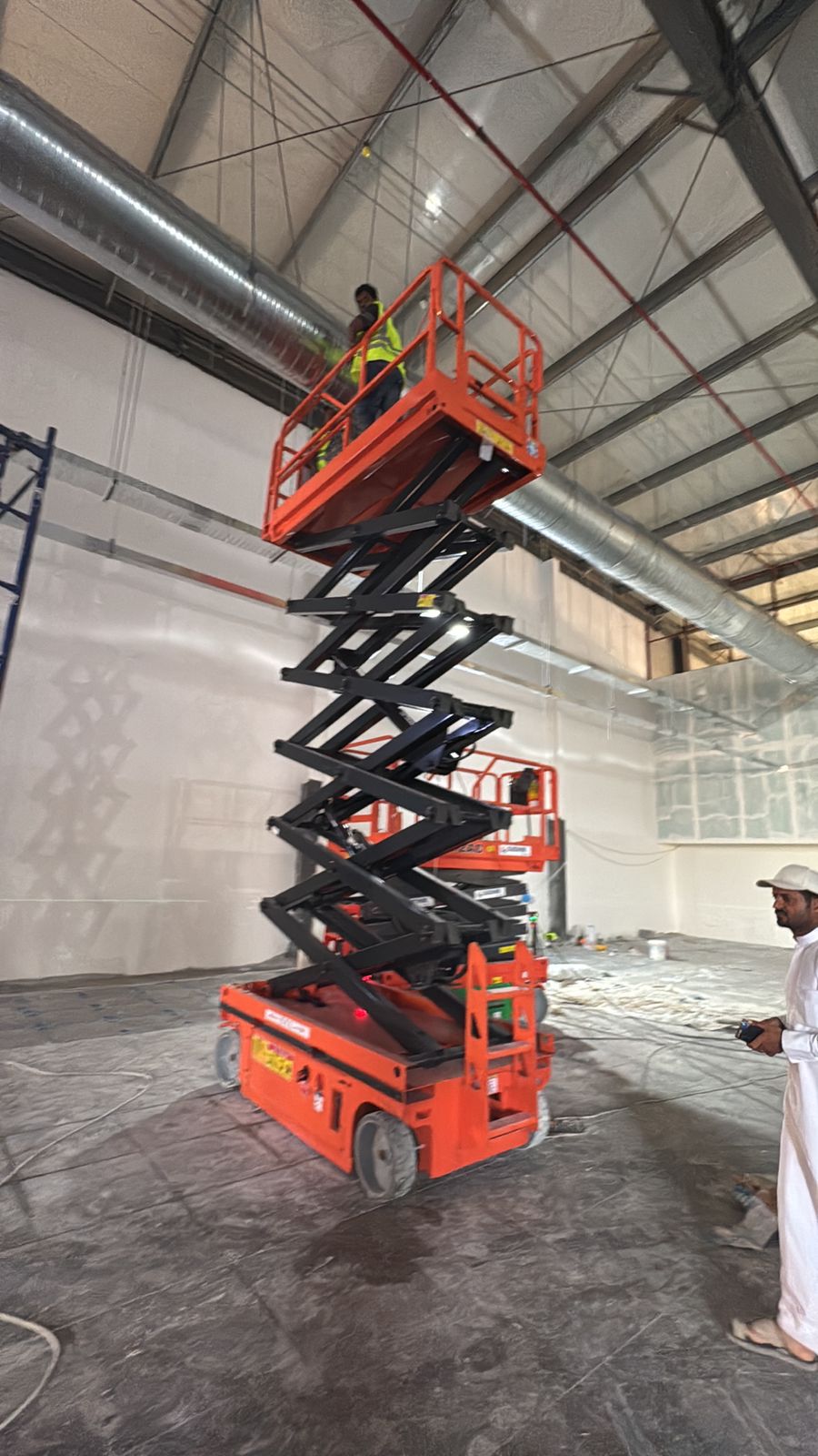 سيزر لفت للايجار scissor lifts All sizes For rent