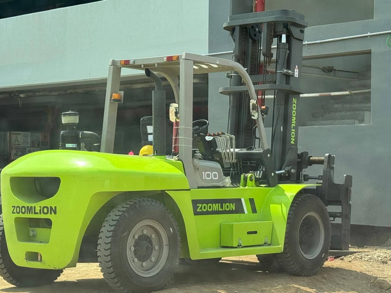 رافعات شوكية فوركلفت Forklift جميع الاحجام للايجار