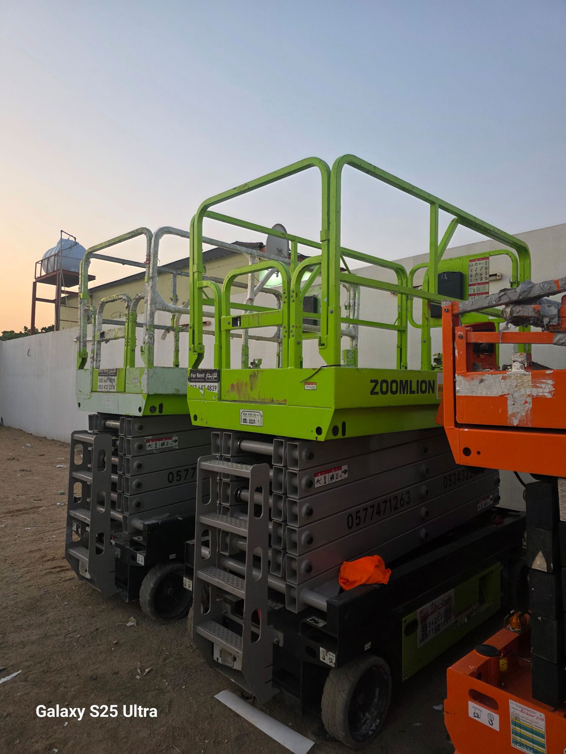 متوفر لدينا سيزر لفت ورافعات مقصية وسقالات كهربائي