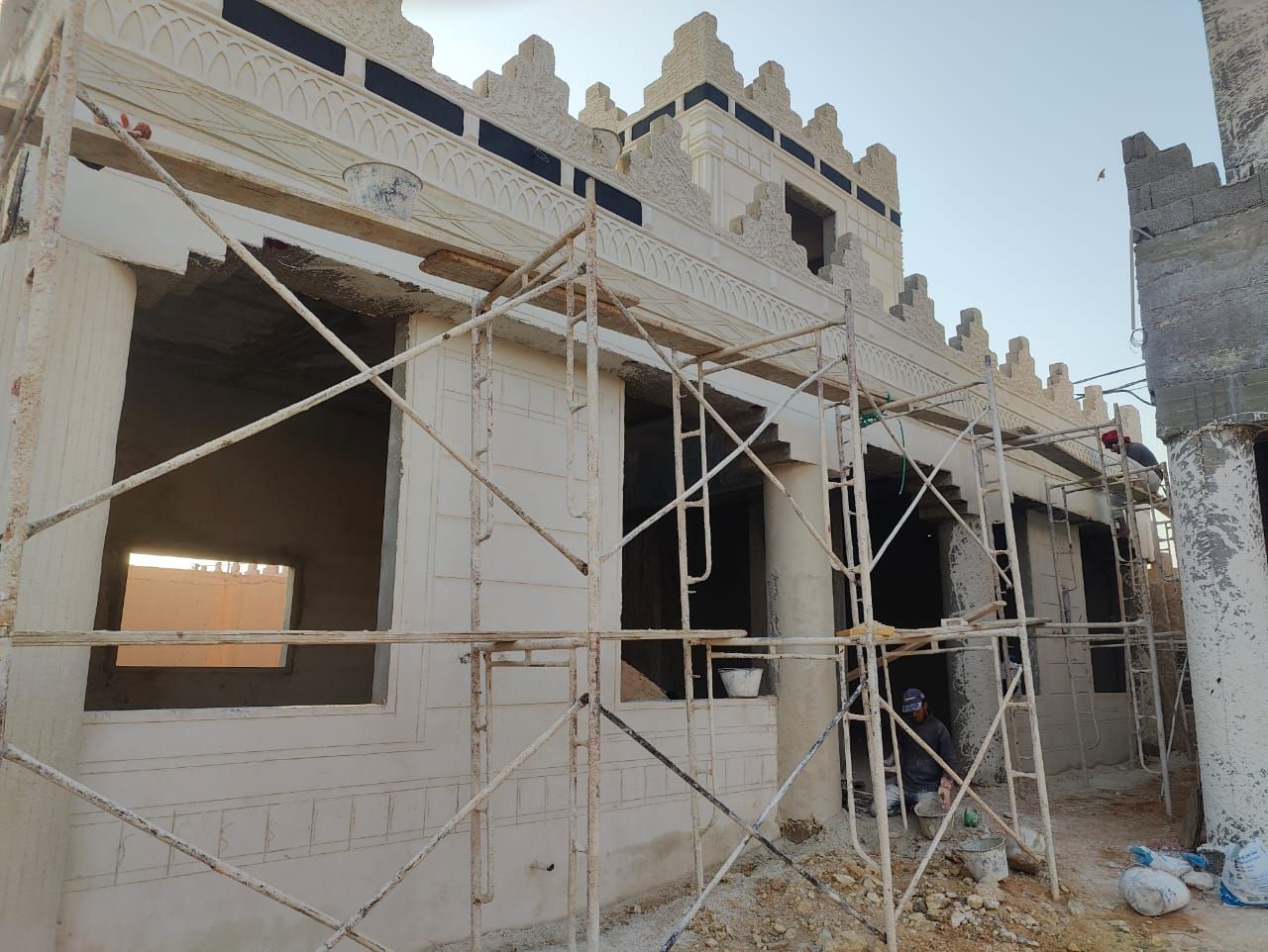 لياسه ملونه بديل الحجر مكونه من اسمنت ابيض وبطحاء