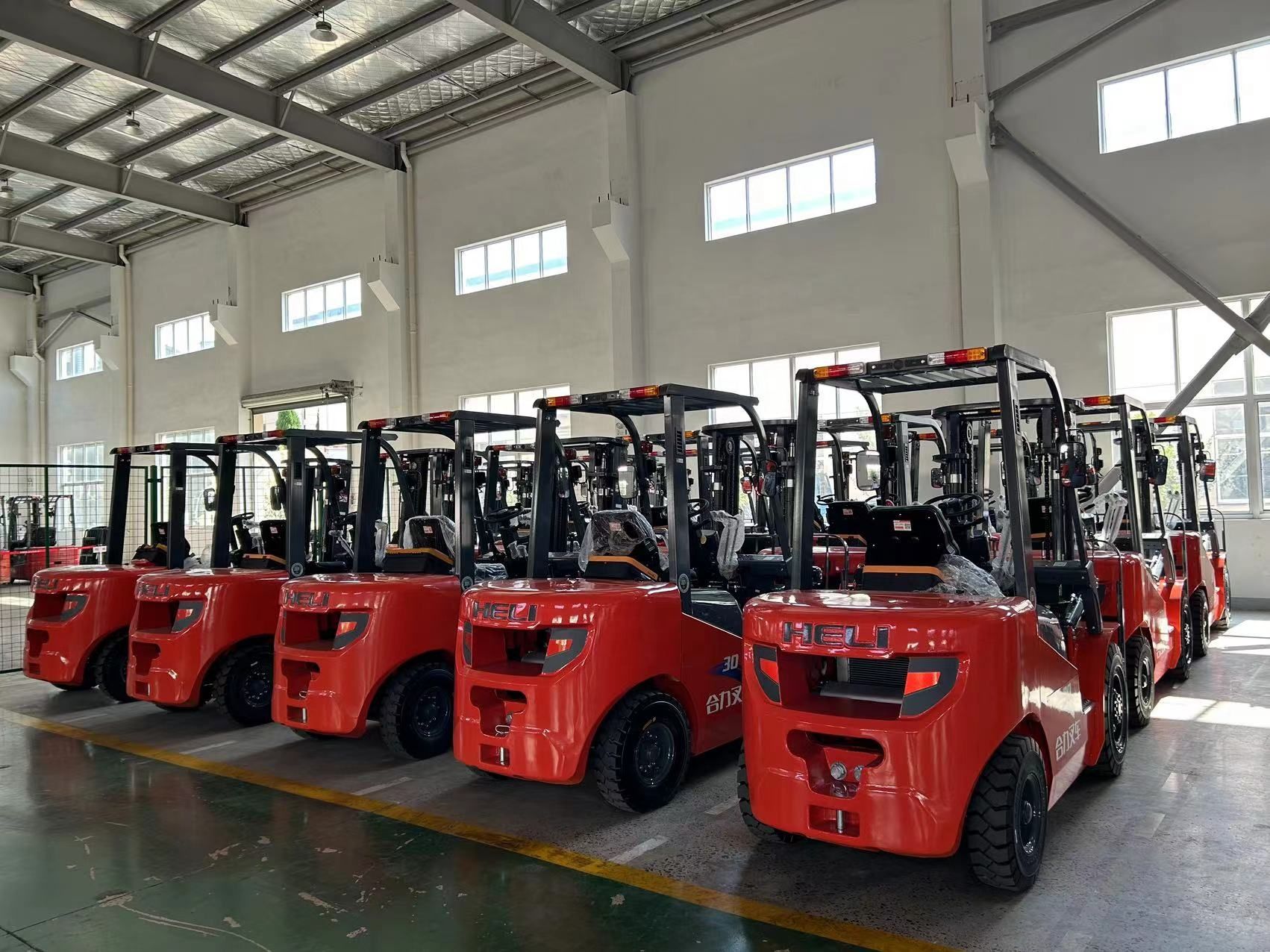 رافعات شوكية للإيجار # فوركلفت للإيجار # مت 1.5طن