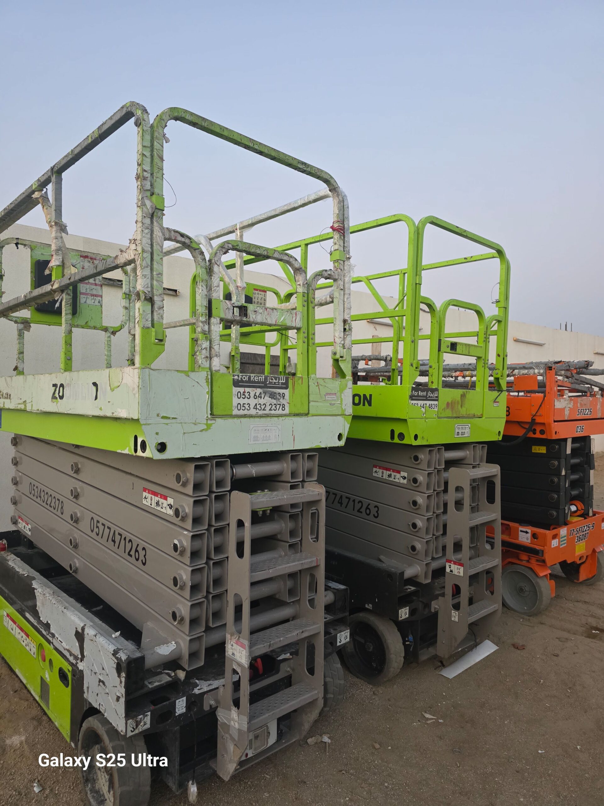 متوفر لدينا سيزر لفت ورافعات مقصية وسقالات كهربائي