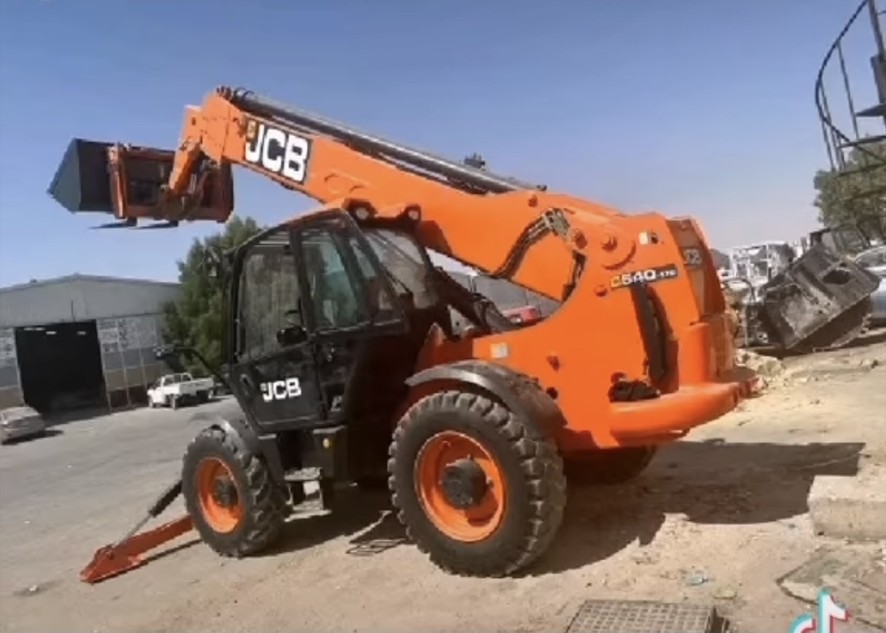 تليهندر جي سي بي فوركلفت مان لفت