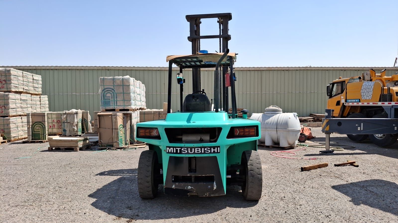 تأجير مانلفت وسيزرلفت وكرينات ورافعات وجي سي بي وت