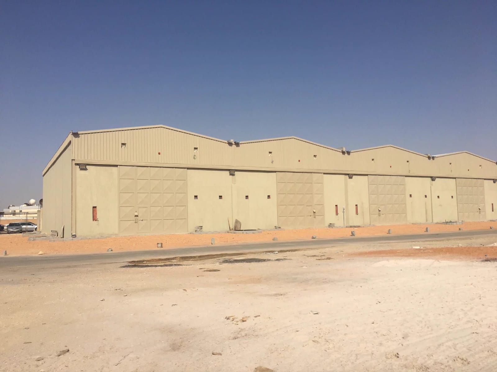 هنجـرات ومستودعات ساندوتش بانل – تنفيذ سريع