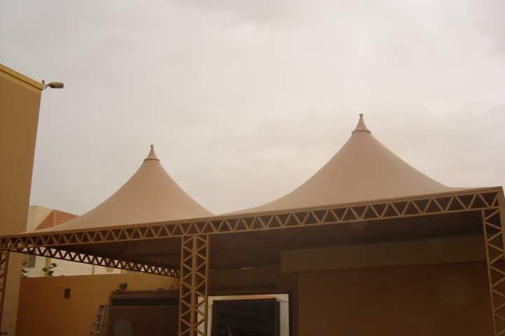 مظلات مواقف سيارات جاهزة – ثبات وقوة وعزل ممتاز