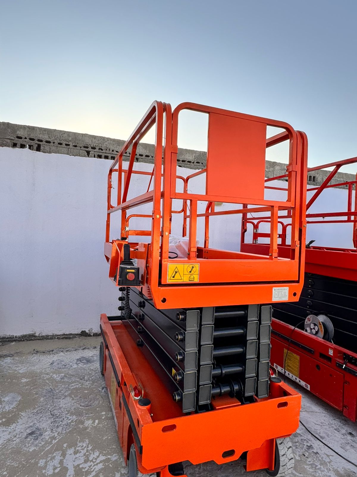 scissor lifts سيزر لفت للايجار