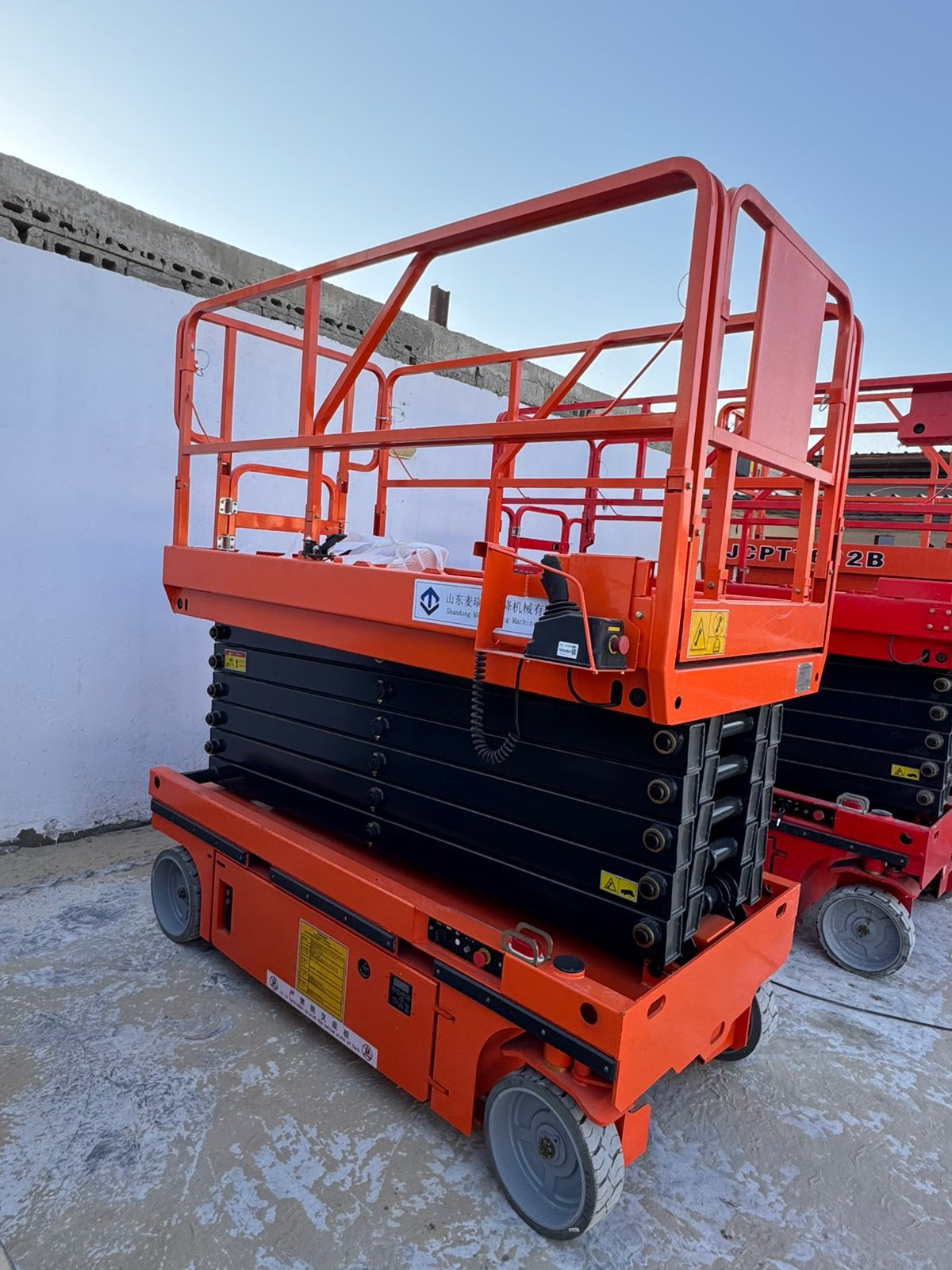 سيزر لفت للايجار scissor lifts All sizes For rent